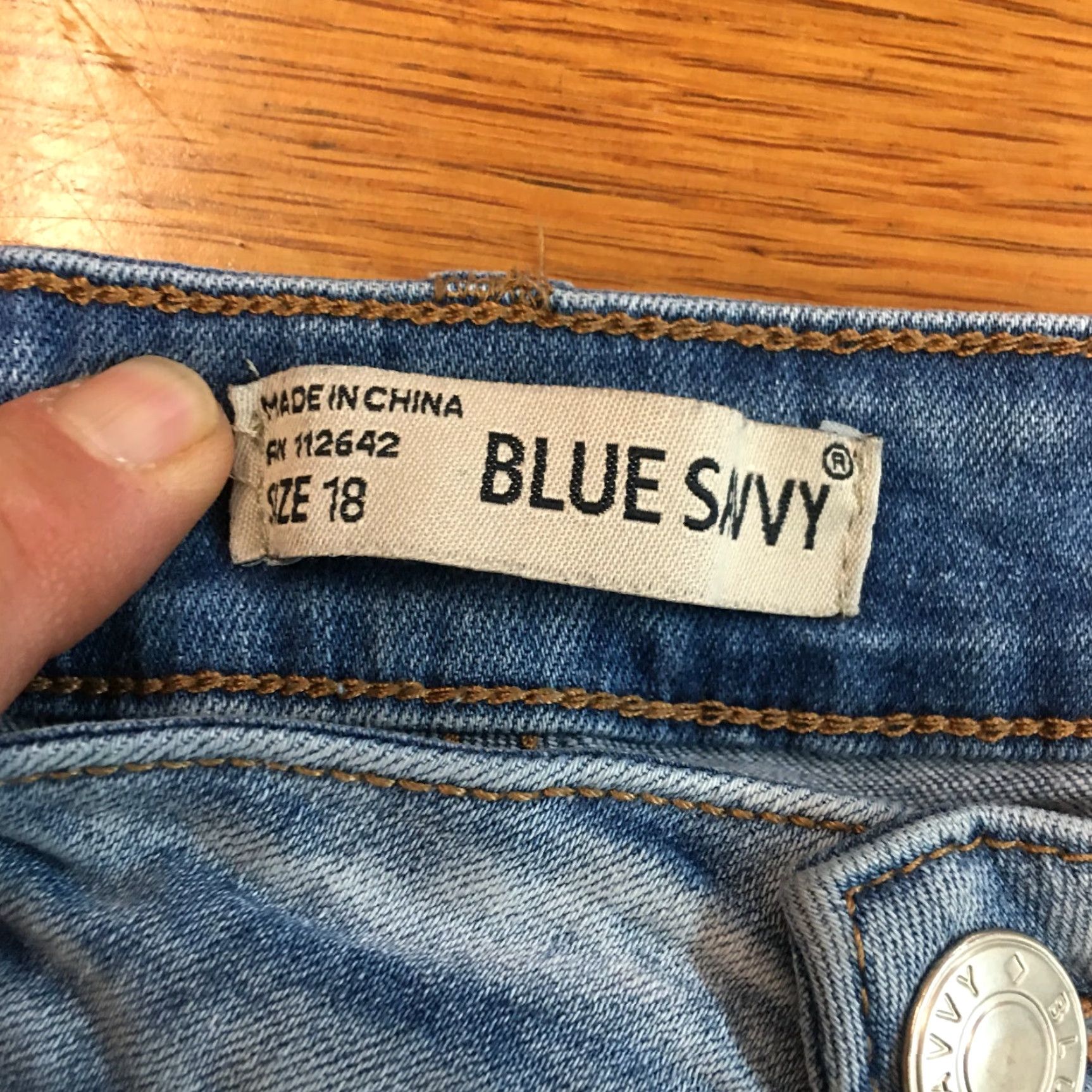 Denime VINTAGE Blue Savy Jeans Capri Women Size 18 38x22 Distressed 5-Pocket Denim Capris Dark Blue Women Size 40" / US 18 - 6 Thumbnail