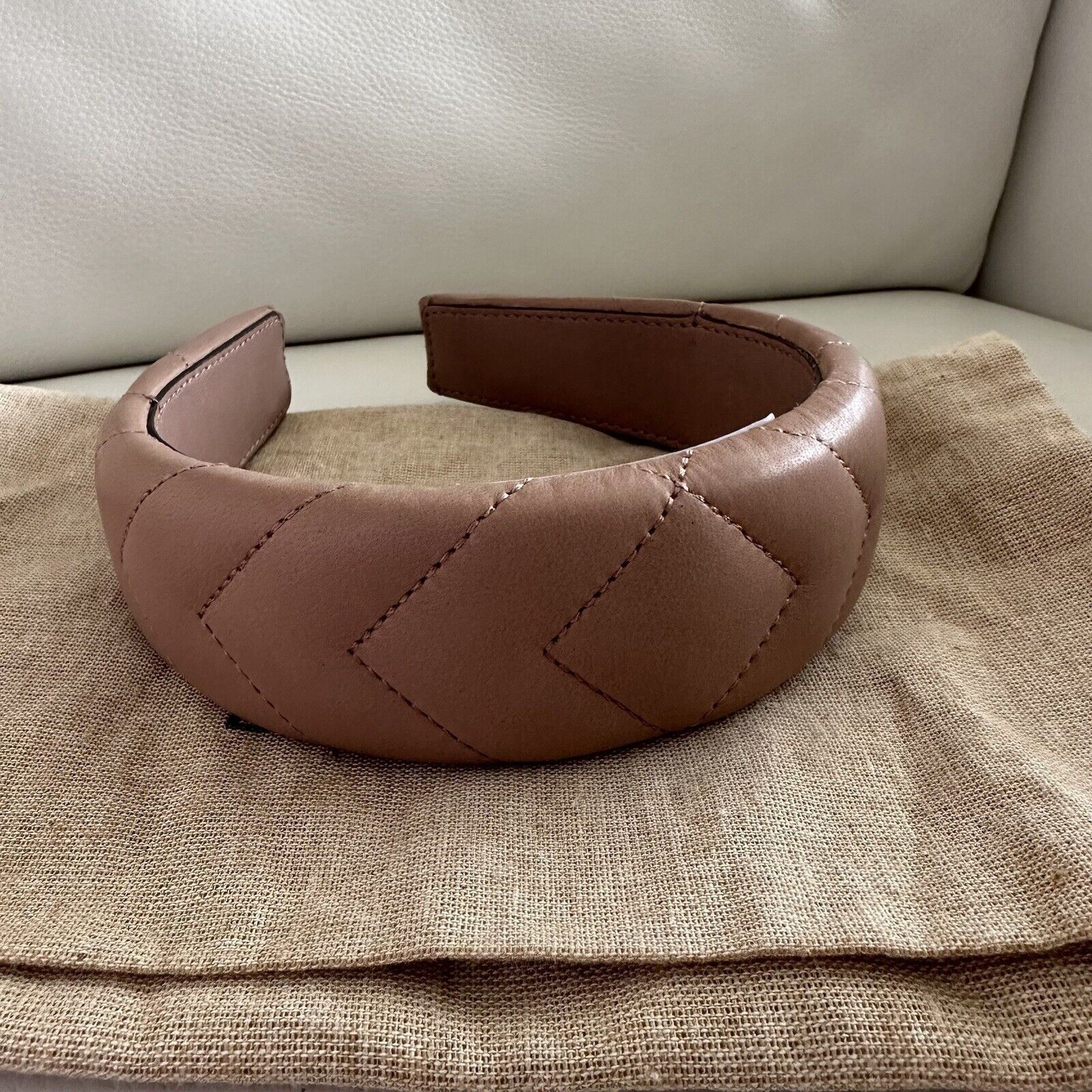 Gucci NWT GUCCI LEATHER POWDER HEADBAND ONE SIZE LIGHT NUDE Size ONE SIZE - 6 Thumbnail