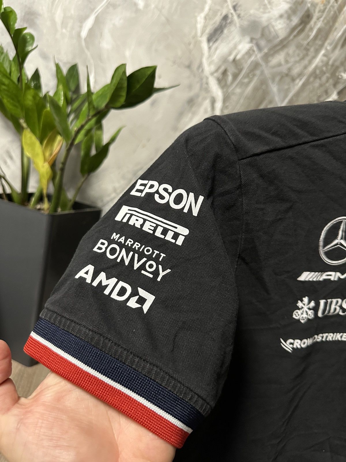 Formula 1 Mercedes AMG Petronas F1 Black Short Sleeve Big Logo T-Shirt Size US M / EU 48-50 / 2 - 3 Thumbnail