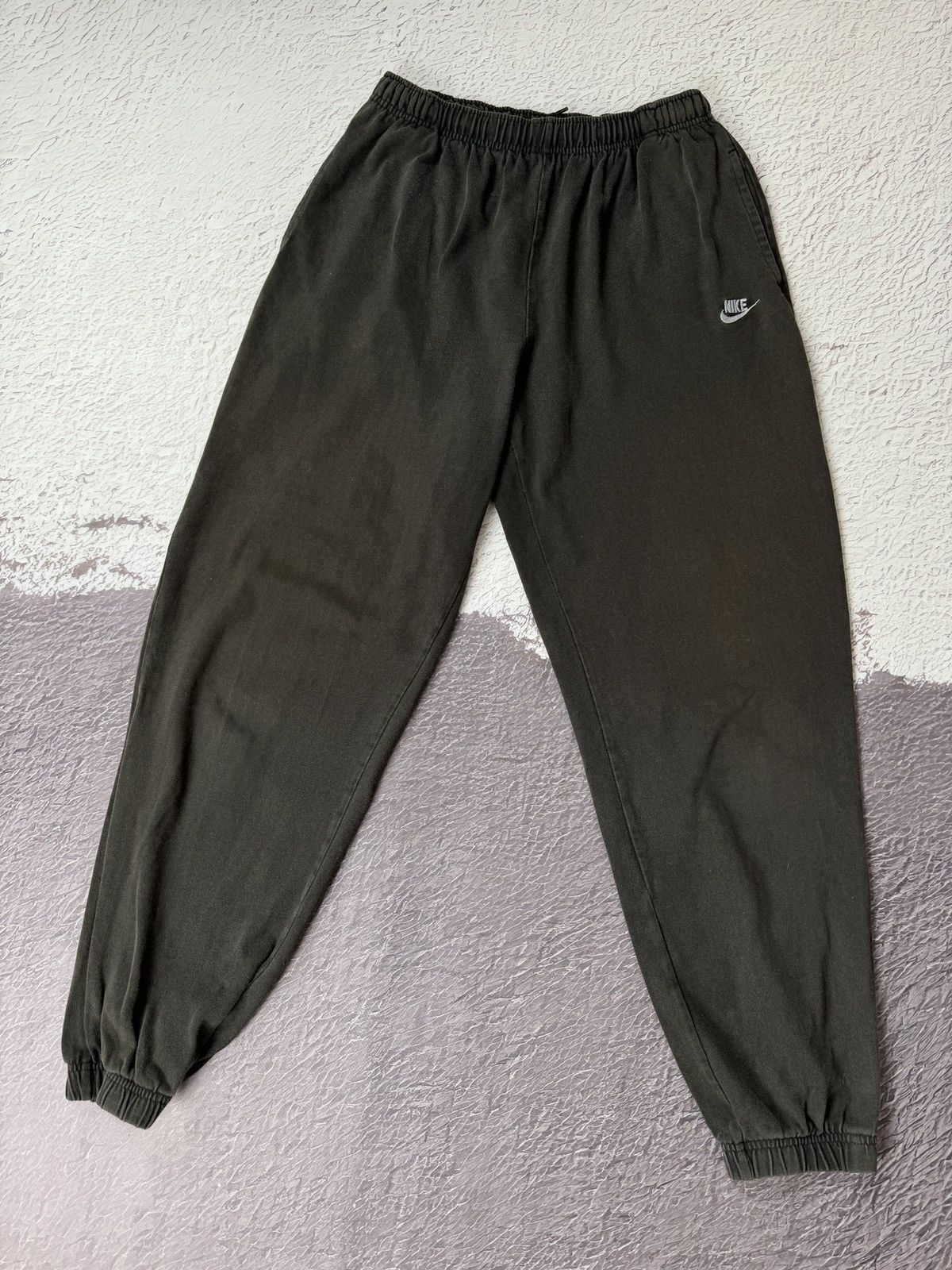 Nike Nike vintage 90s faded black sweatpants logo swoosh Size US 34 / EU 50 - 3 Thumbnail