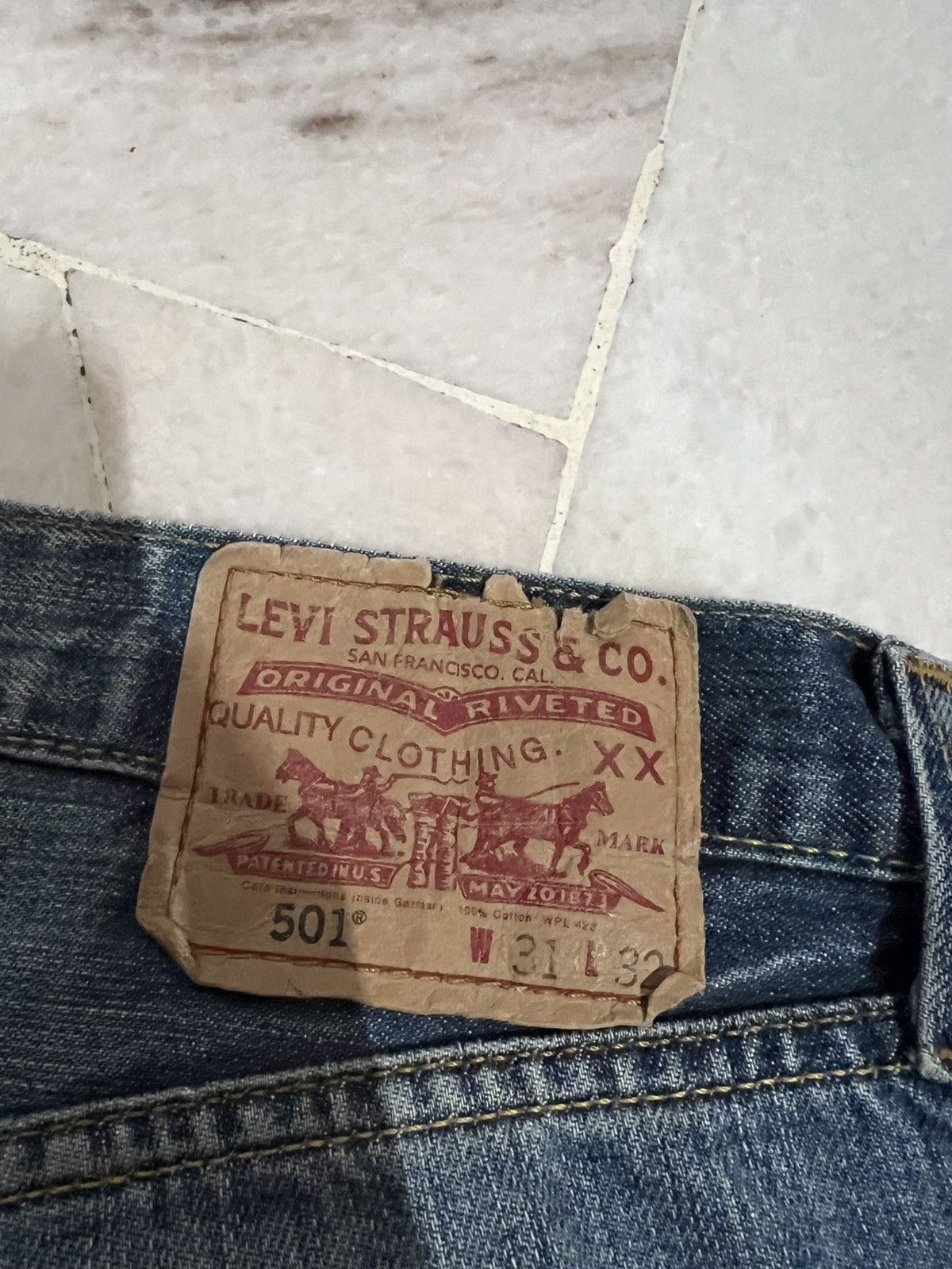 Levi's × Levi's Vintage Clothing VINTAGE LEVIS 501 DISTRESSED JEAN Size US 31 - 19 Thumbnail