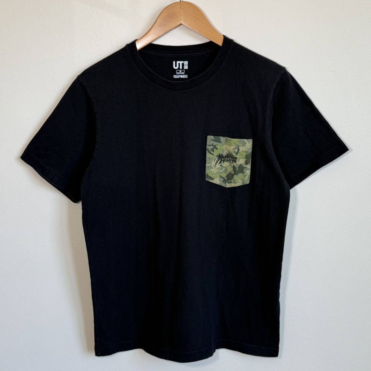 Uniqlo Uniqlo UT Monster Hunter T-Shirt Camo Pocket Capcom Men’s Size US M / EU 48-50 / 2 - 2 Thumbnail