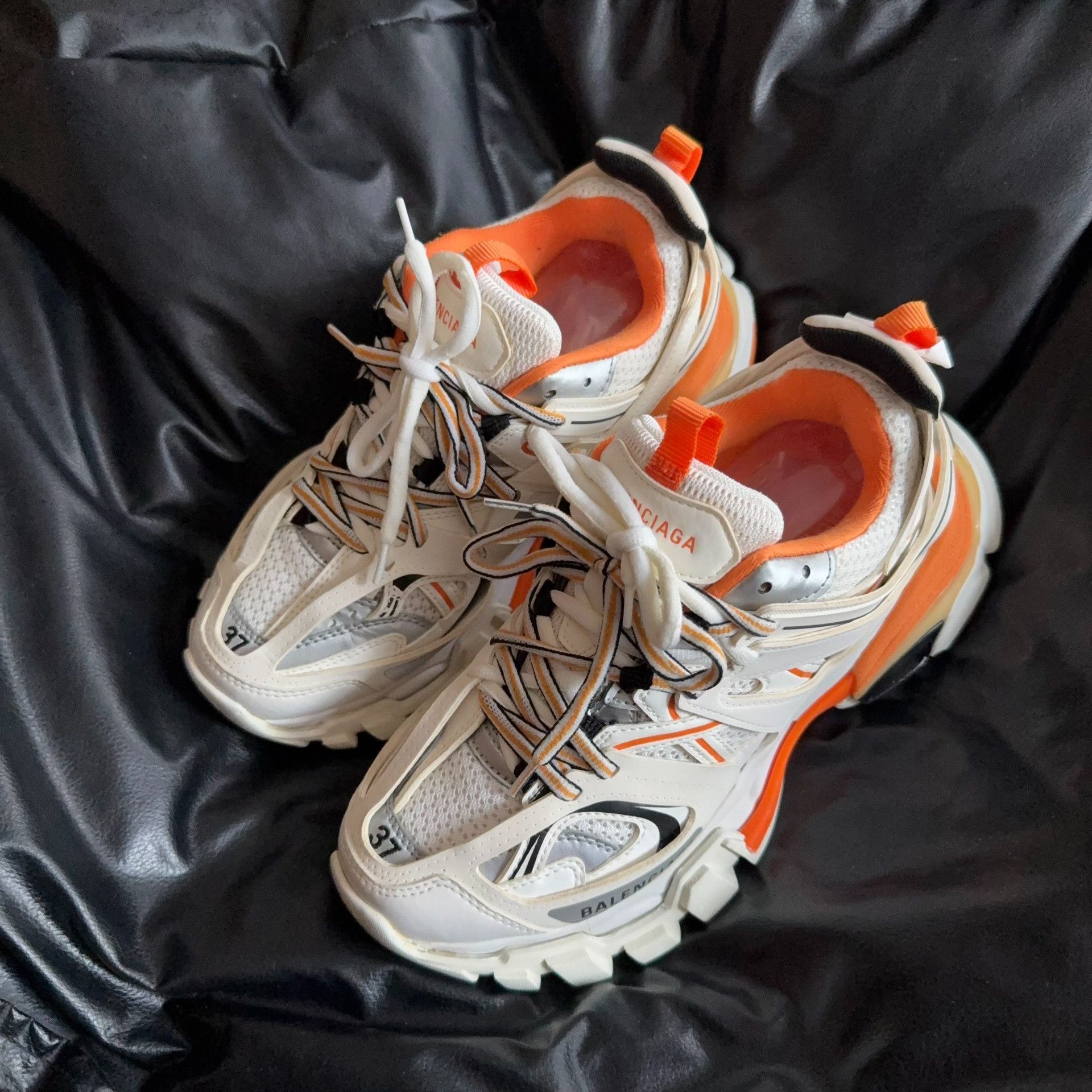 Balenciaga Balenciaga White Lowtop Sneakers 37 Women Size US 6.5 / IT 36.5 - 1 Thumbnail