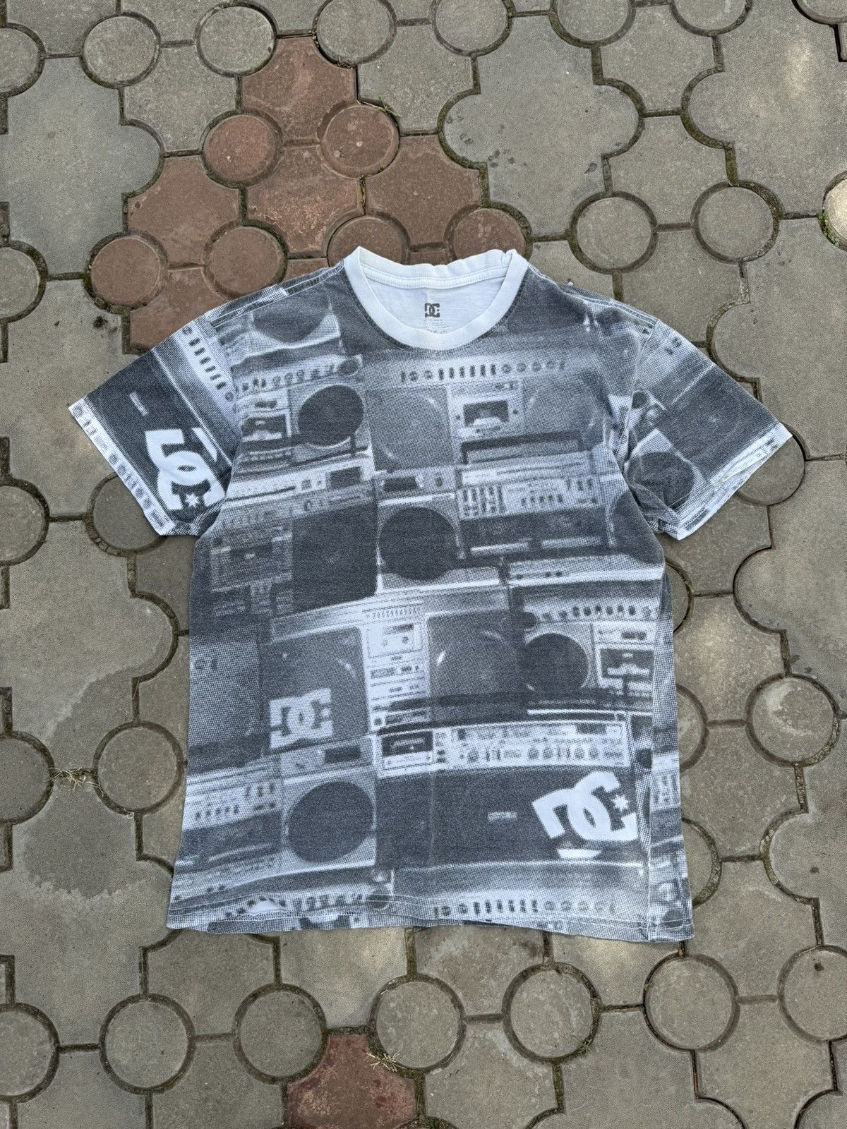 DC Vintage DC Shoes Boombox Over All Print Tee Shirt Size US M / EU 48-50 / 2 - 1 Thumbnail