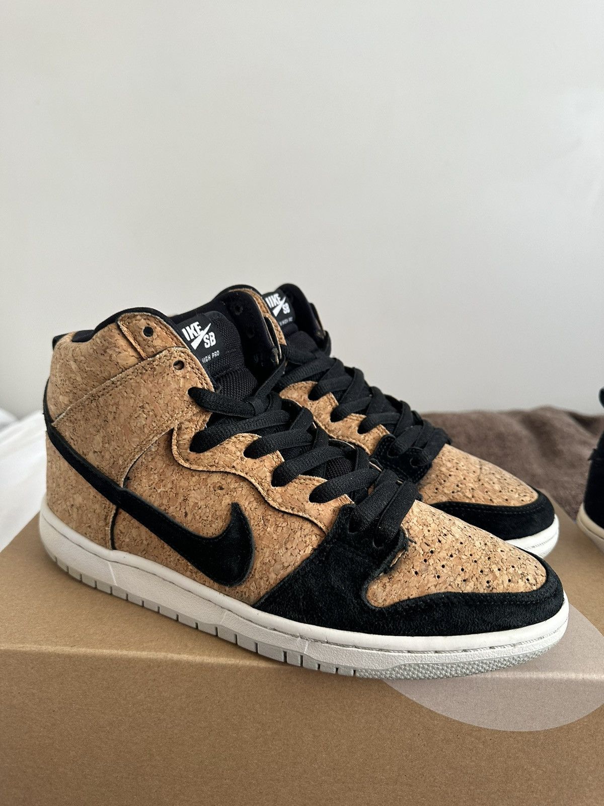 Nike Cork Nike SB Dunk High (2015) Size US 9 / EU 42 - 1 Thumbnail