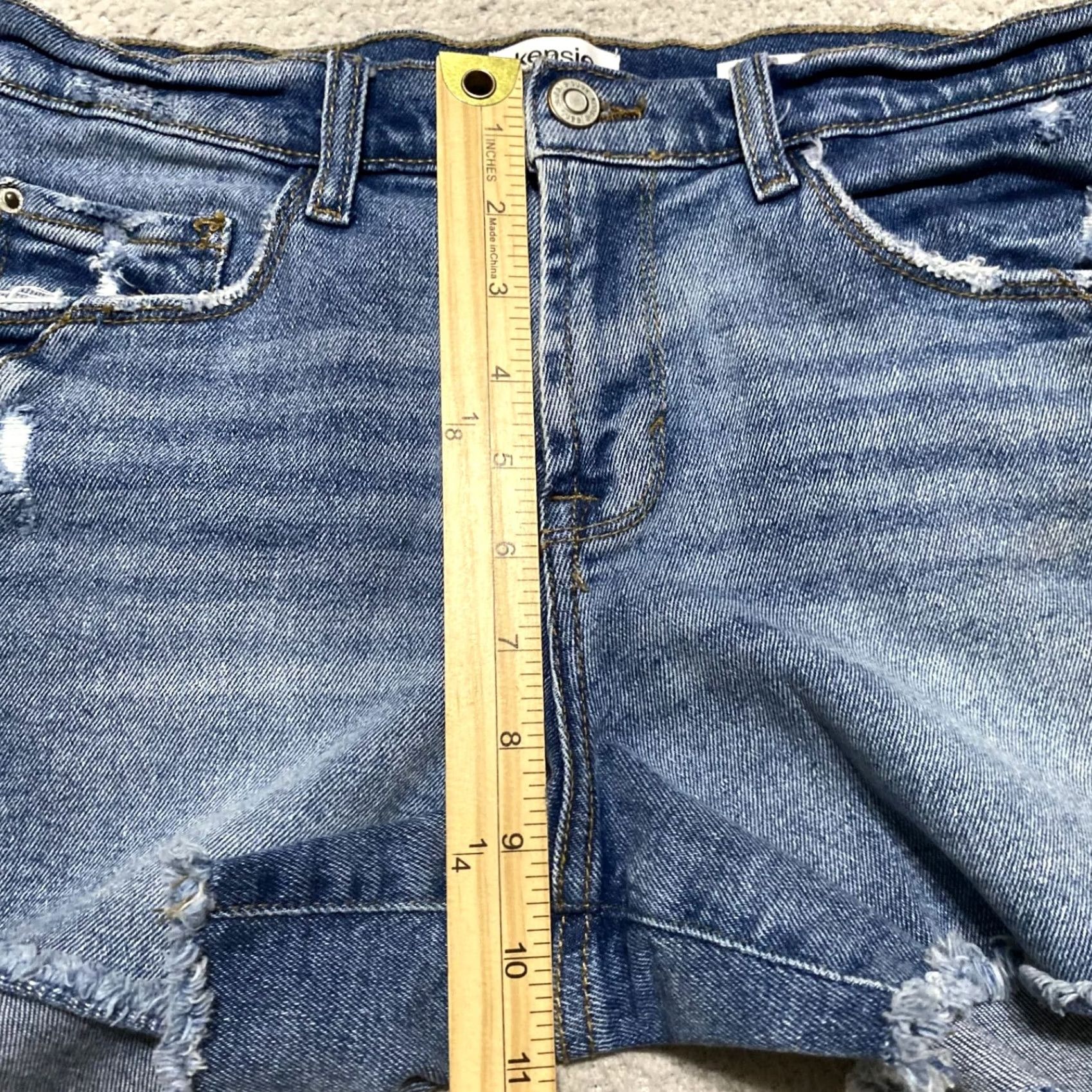 Vintage Kensie Jeans Womens 8 Blue Denim Medium Wash Distressed Cut-Off Mid Rise Shorts 5-Pocket Regular Inseam 4 in Summer Casual Womens Size 30" / US 8 / IT 44 - 6 Thumbnail