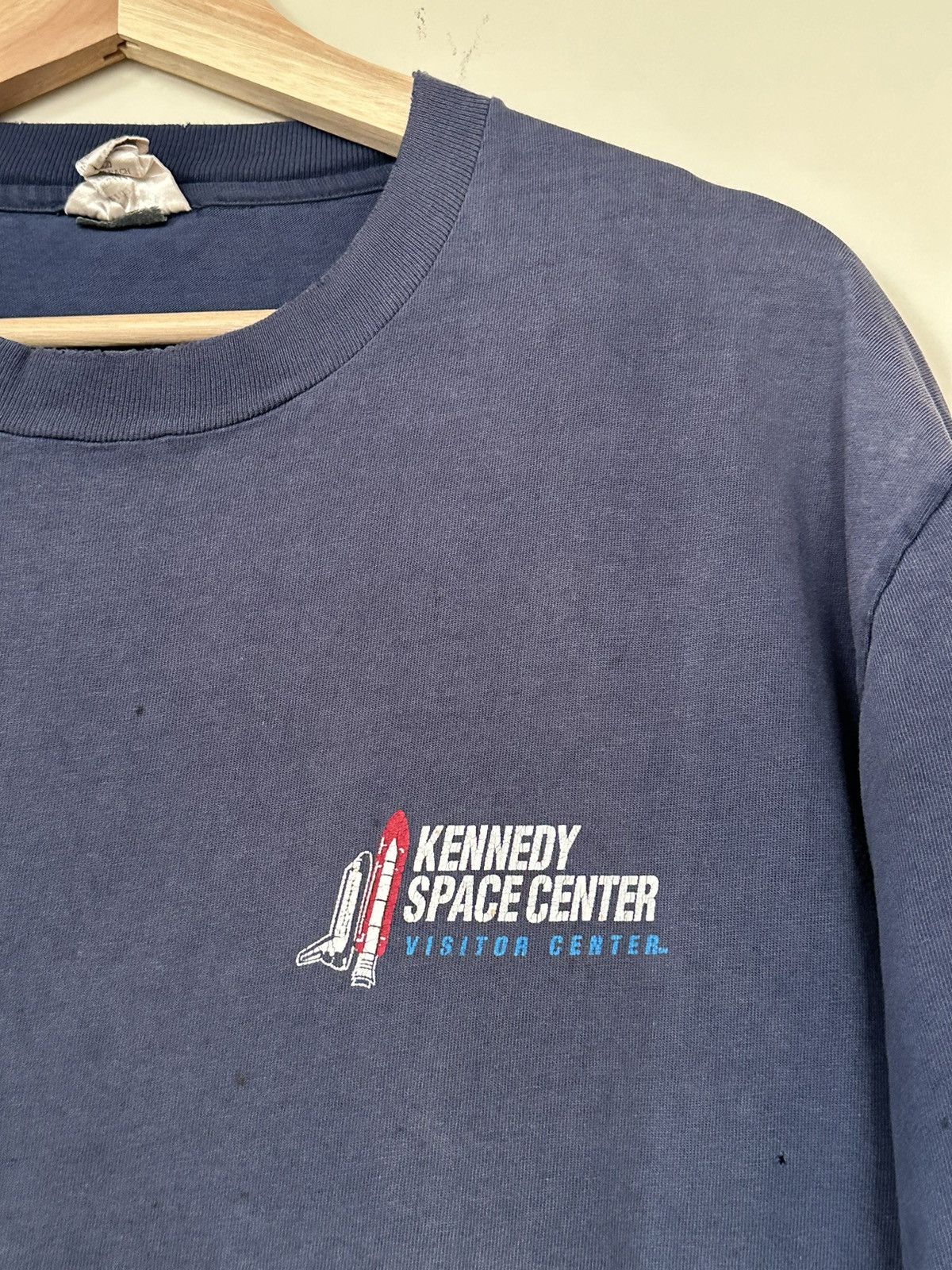 Vintage Vintage 90s Kennedy Space Center Blackbird Shuttle T-Shirt Size US L / EU 52-54 / 3 - 6 Thumbnail