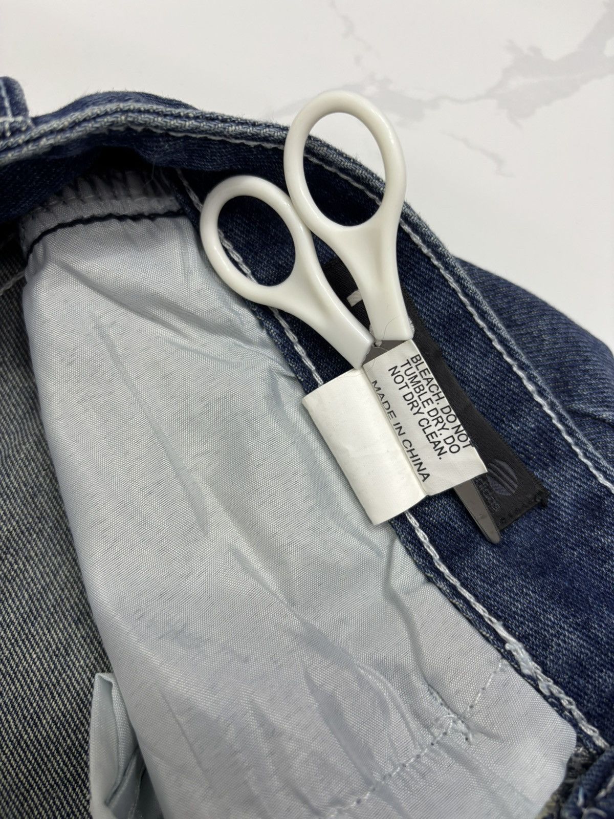 Y-3 × Yohji Yamamoto Y-3 Yohji Yamamoto Custom Paint Queen Baggy Loose Jeans Size US 30 / EU 46 - 11 Thumbnail