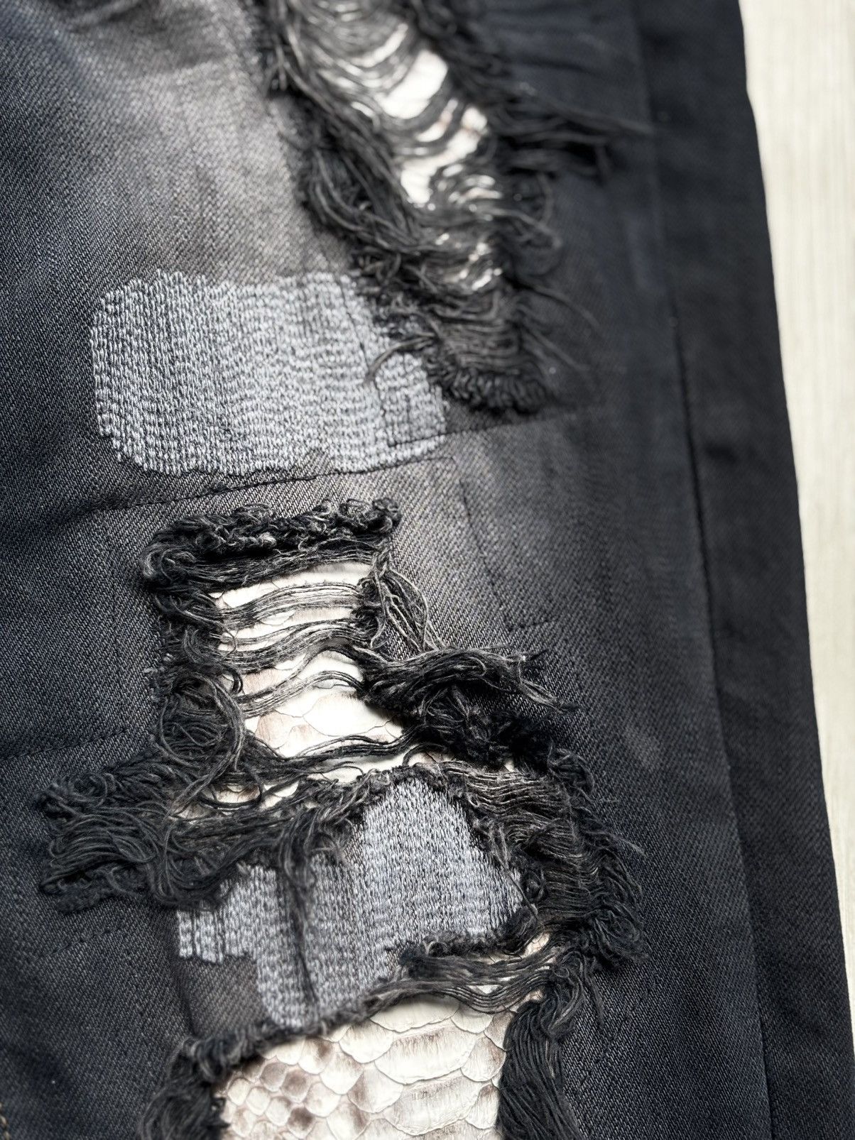 Japanese Brand SLY distressed flare jeans Size US 26 / EU 42 - 6 Thumbnail