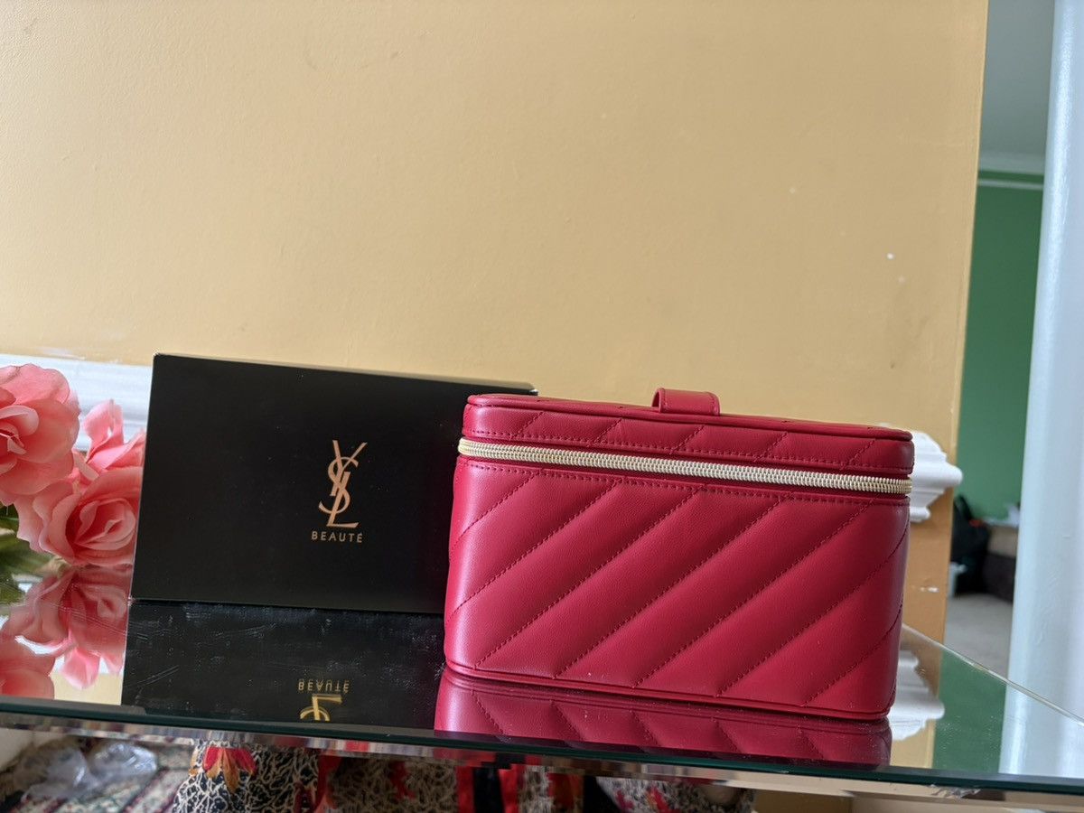 Yves Saint Laurent Yves saint laurent case Size ONE SIZE - 10 Thumbnail