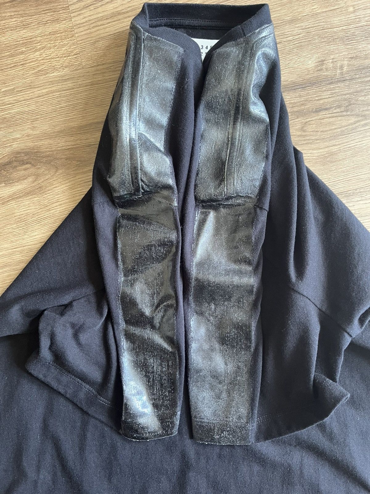 Maison Margiela Maison Margiela Painted Shoulder T-Shirt Black Size 50 Size US L / EU 52-54 / 3 - 3 Thumbnail