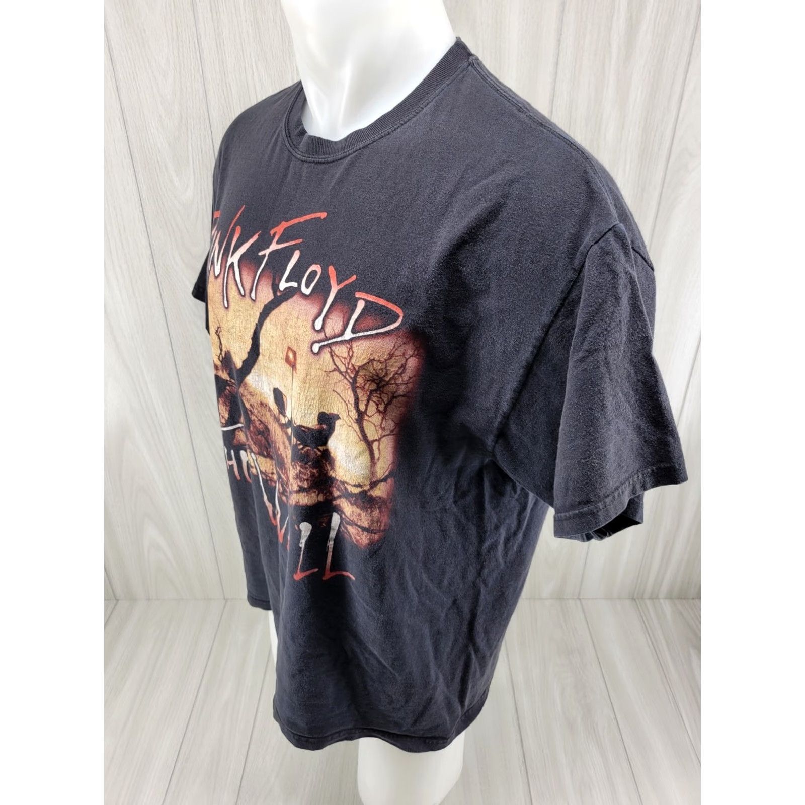 Vintage VINTAGE Tin Blue Pink Floyd The Wall T-Shirt Mens XL Distressed Black 2007 Rock Retro Logo Size US XL / EU 56 / 4 - 6 Thumbnail