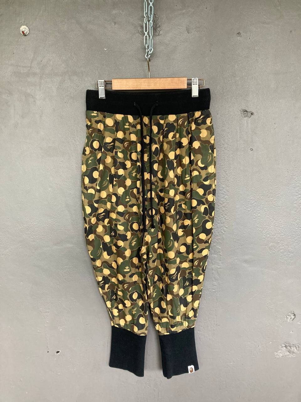 Bape Bape Camo Harem Pants Size 26" / US 2 / IT 38 - 1 Thumbnail
