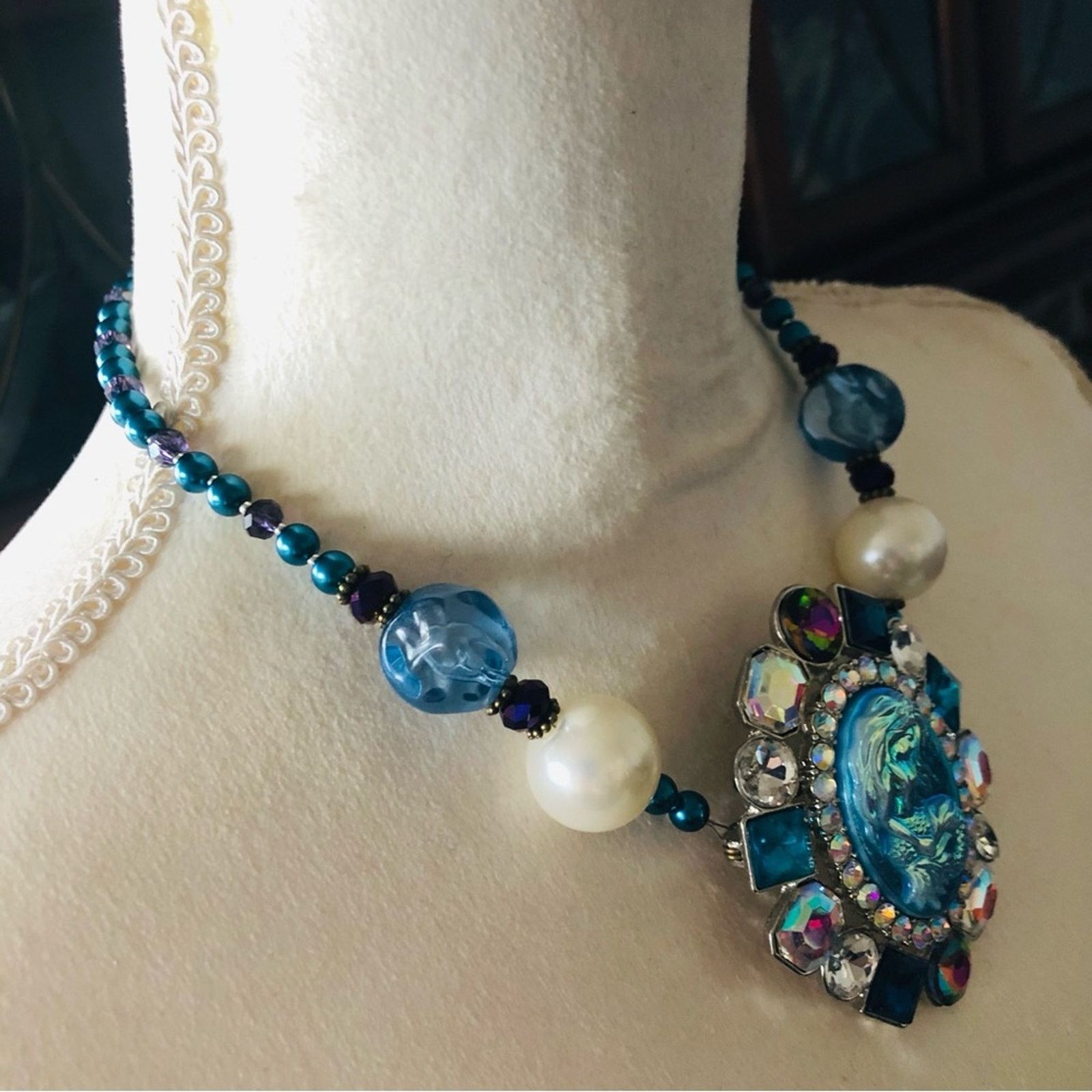 Handmade Handcrafted repurpose mermaid cameo stone Pearl necklace Size ONE SIZE - 3 Thumbnail