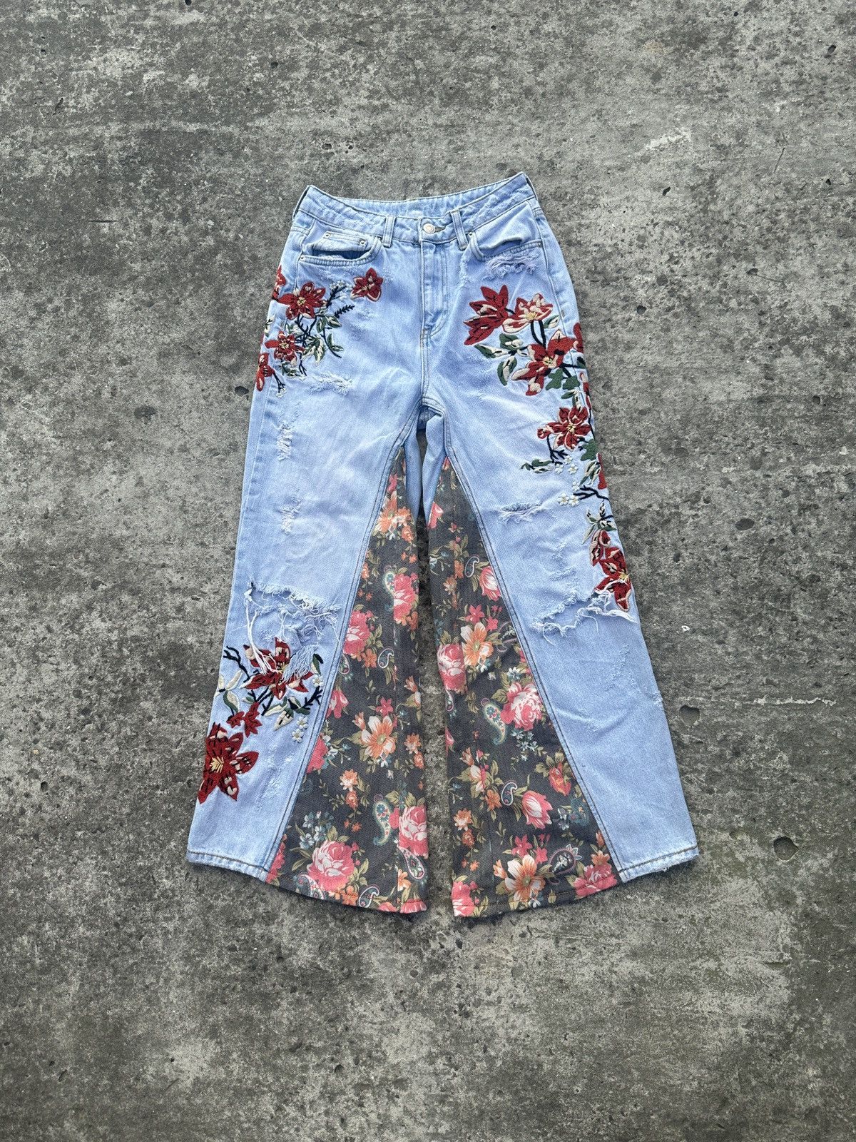 Designer Y2K Vintage Custom Flower Jeans Streetwear Style USA XS Alt Size 27" / US 4 / IT 40 - 1 Thumbnail