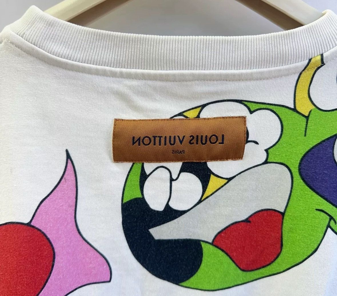 Louis Vuitton Louis Vuitton size L Cartoon LOGO printed T shirt with ro Size US L / EU 52-54 / 3 - 3 Thumbnail