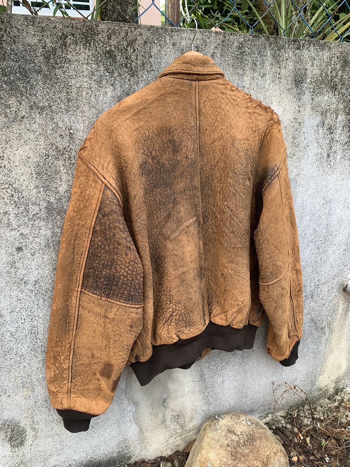Avirex Avirex distressed thrashed leather flight jacket Size US L / EU 52-54 / 3 - 5 Thumbnail