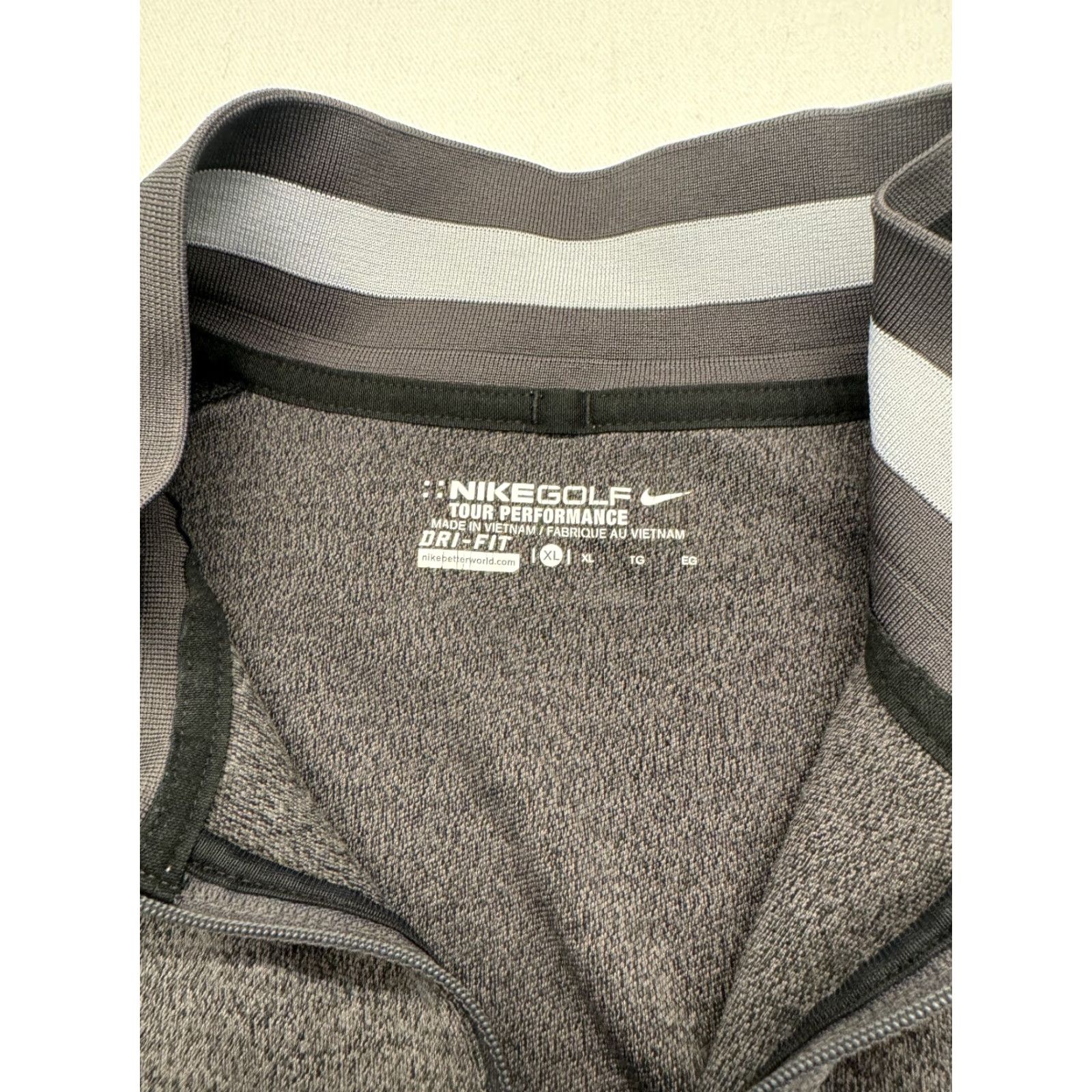 Nike Nike Golf Tour Performance Dri-Fit Mens XL 1/4 Zip Pullover Gray Nike Golf Shirt XL Mens 1/4 Zip Gray/Black Sports Outdoor 2529 Size US XL / EU 56 / 4 - 3 Thumbnail
