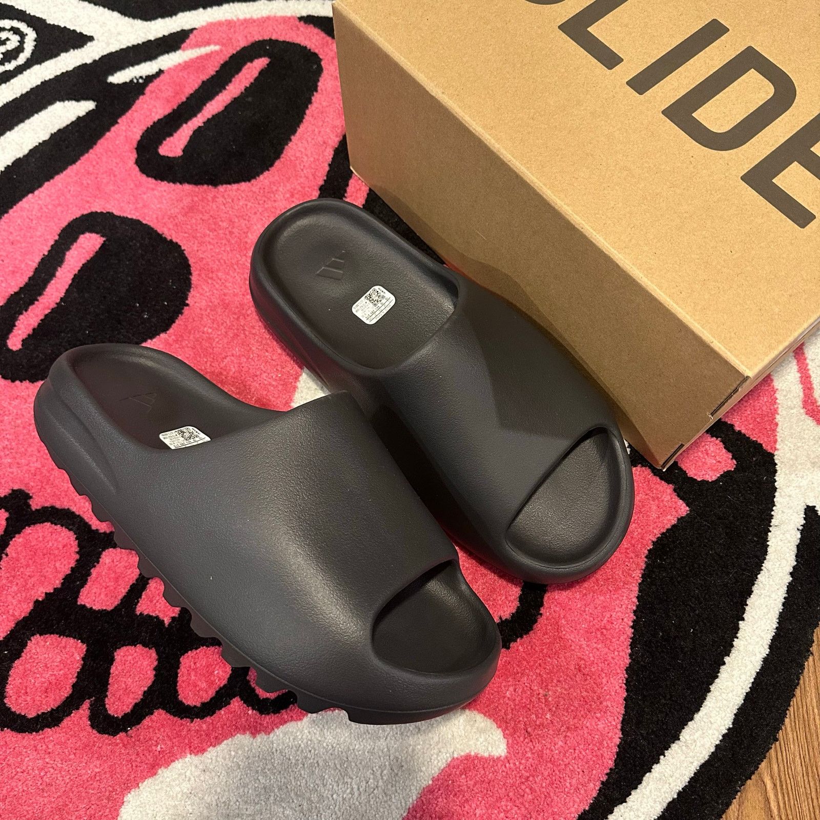 adidas Yeezy Slide 箱あり YEEZY SLIDE(イージースライド)のサイズ感や履き心地を徹底