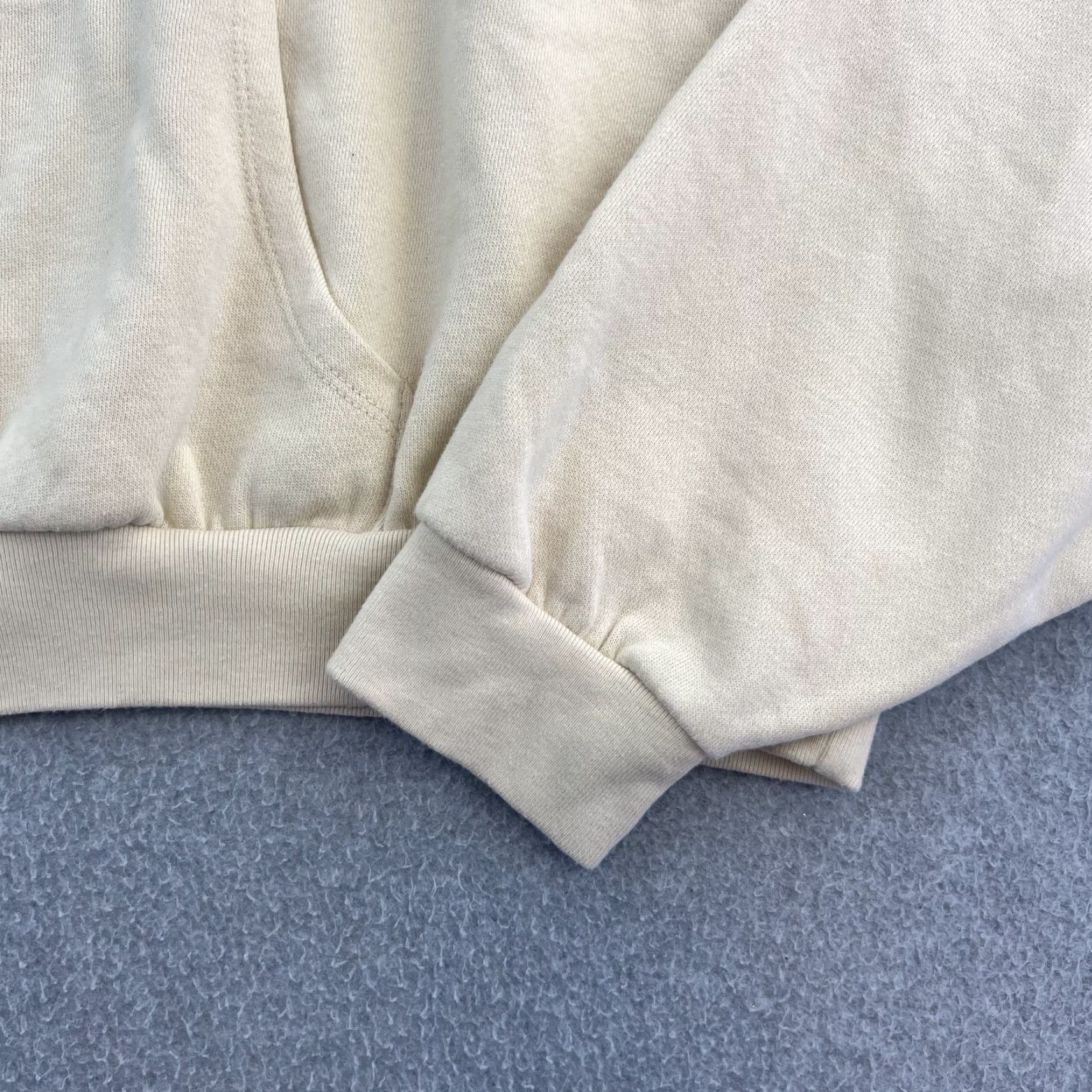 Levi's VINTAGE Levi's Hoodie Womens 2XL Beige Cropped Pullover Sweatshirt Logo Front Pocket Size XXL / US 16-18 / IT 52-54 - 5 Thumbnail