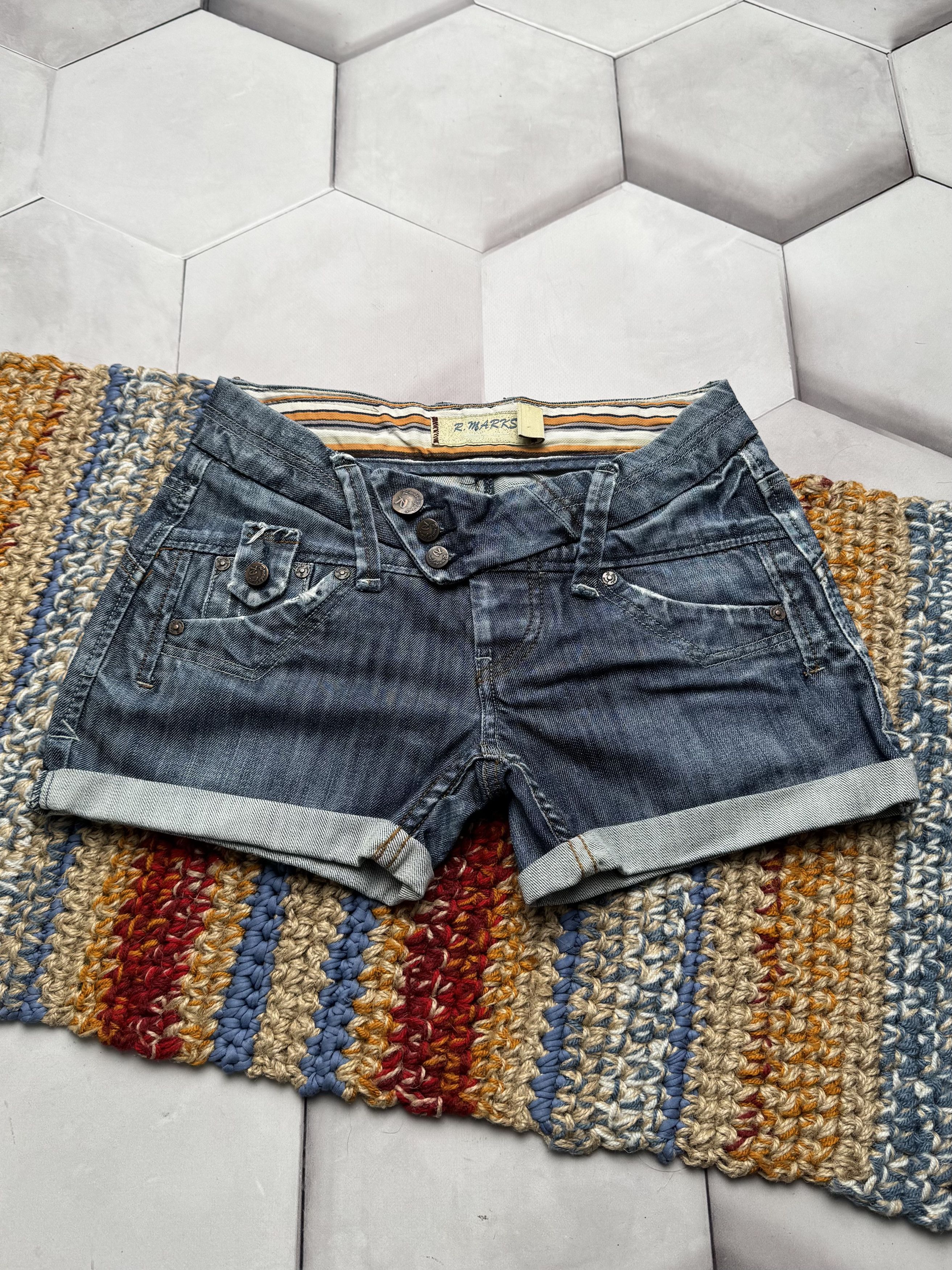 Vintage Vintage Denim Shorts Low Rise Cuffed Y2K Womens (E4) Size 25" / US 0 / IT 36 - 1 Thumbnail