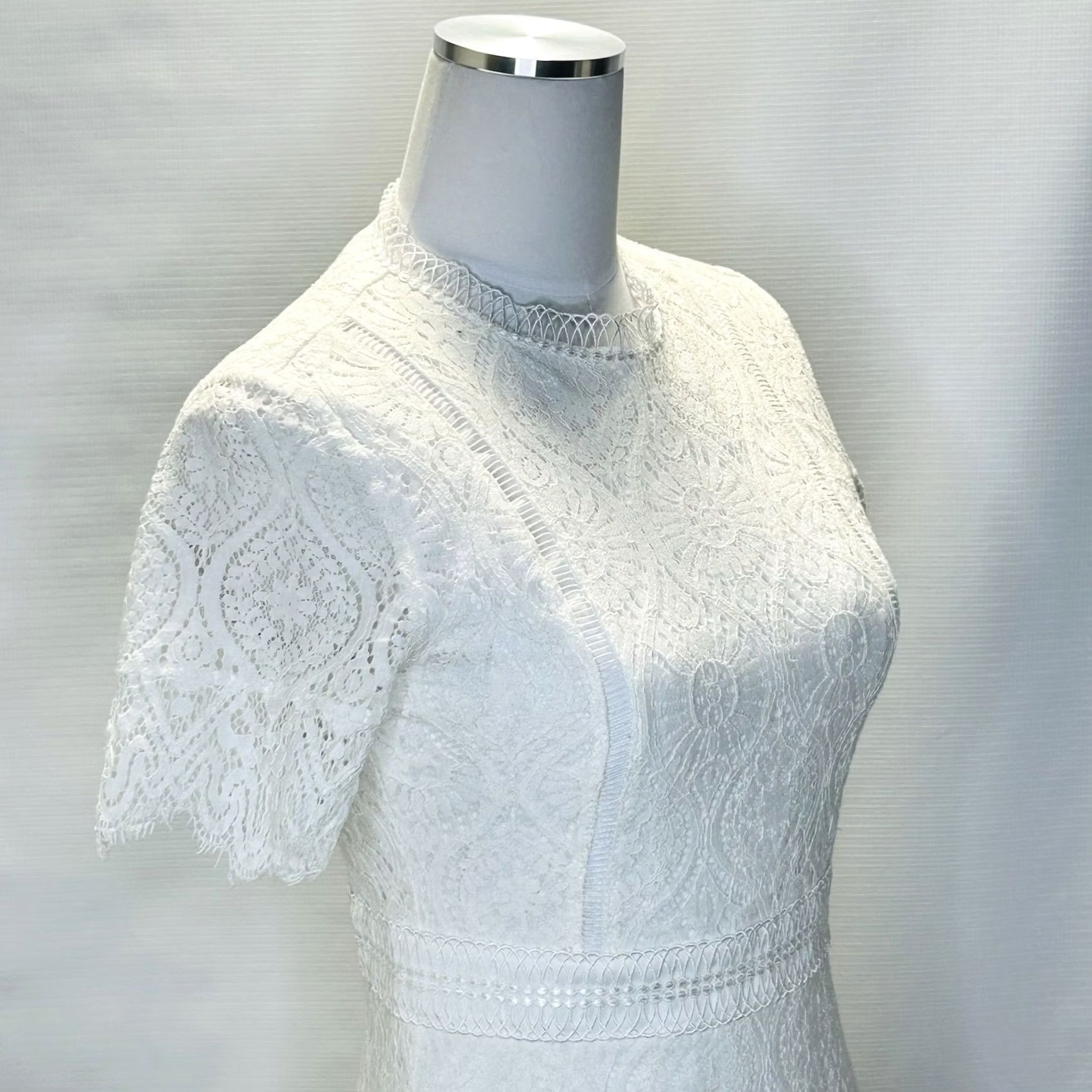 CO Hailey Co Boutique White Lace Event Dress Women Size S Cap Sleeve Crew Neck A-Line Mini Lined Short Sleeve Party Wedding 100% GENUINE Size S / US 4 / IT 40 - 2 Thumbnail