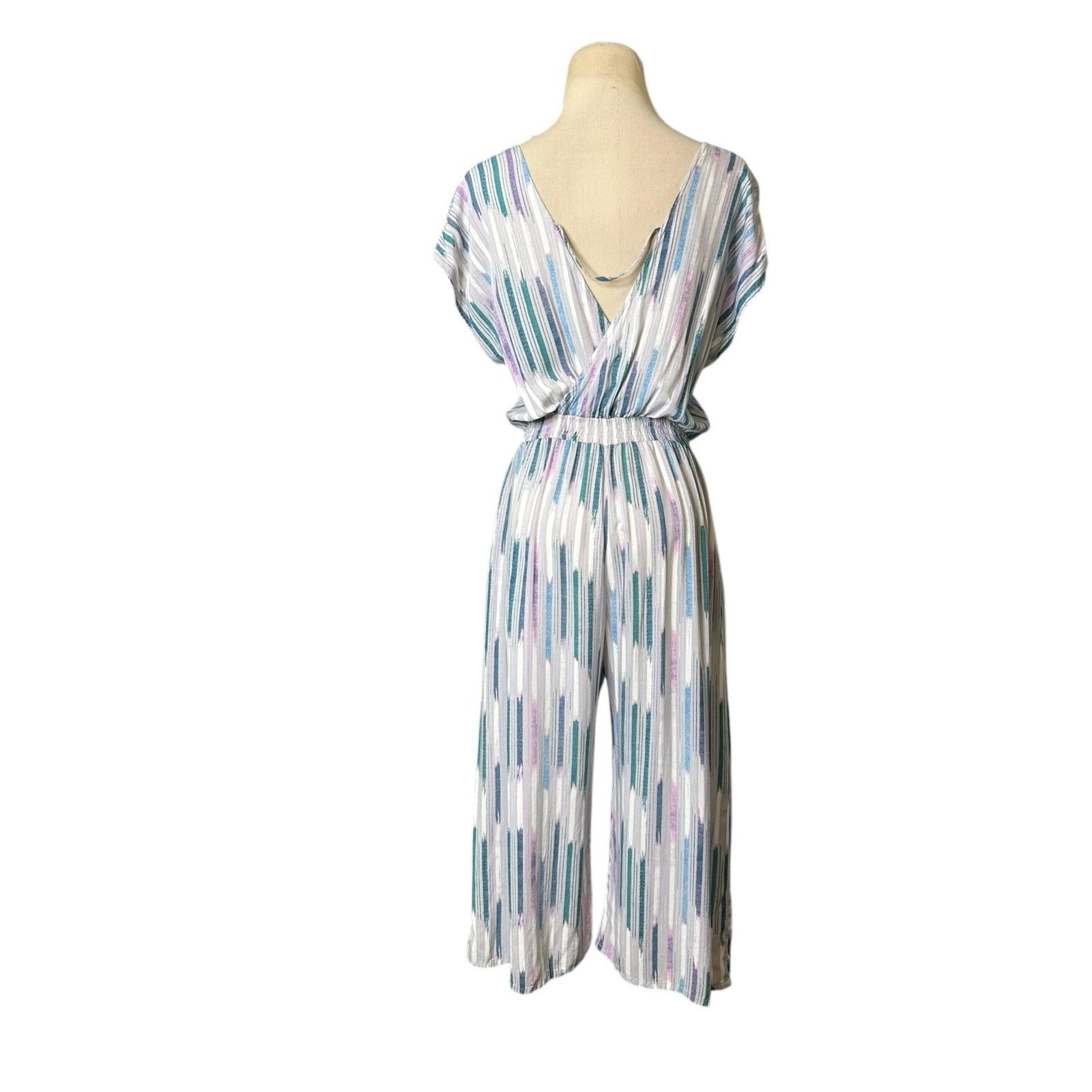 Dolce Vita Dolce Vita green pink multi stripe capri jumpsuit size XS Size 26" / US 2 / IT 38 - 10 Thumbnail
