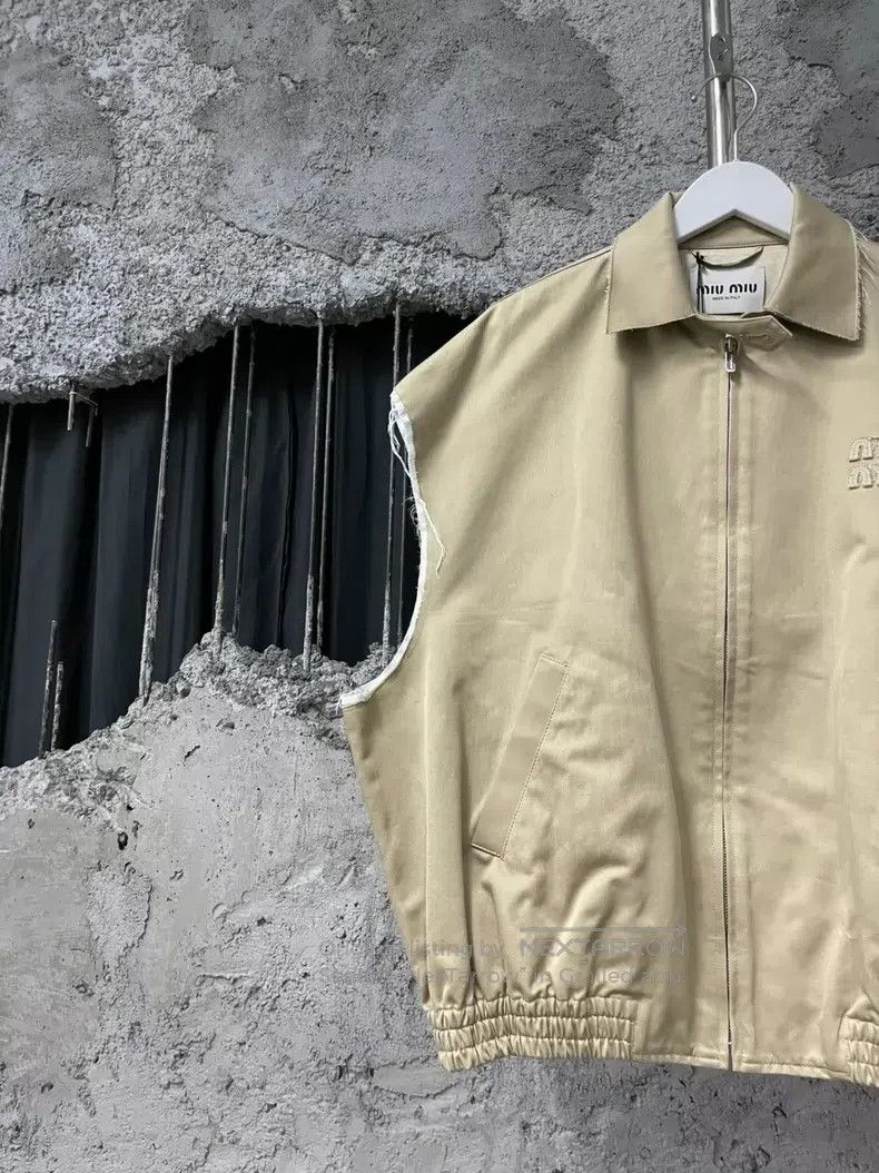 Miu Miu Miu Miu 36 Khaki damaged vest coat Size US S / EU 44-46 / 1 - 3 Thumbnail