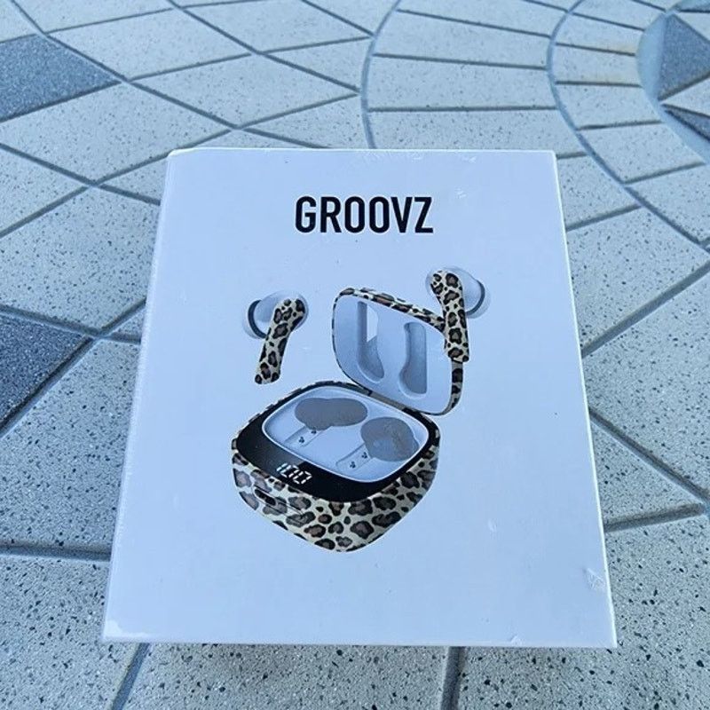 Designer Groovz Leopard True Wireless Earbuds Smart Charging Case Size ONE SIZE - 2 Thumbnail