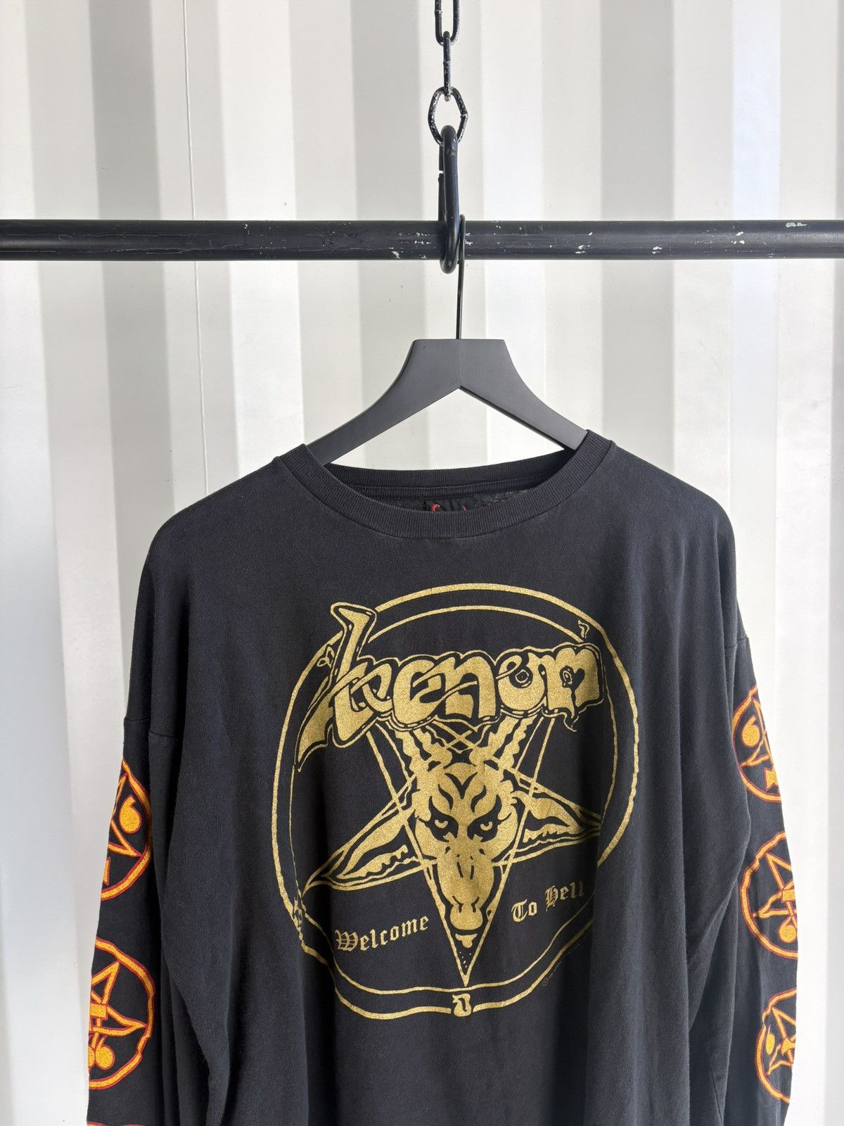 Band Tees Vintage Venom Welcome To Hell Faded Distressed Shirt GRUNGE Size US XL / EU 56 / 4 - 2 Thumbnail