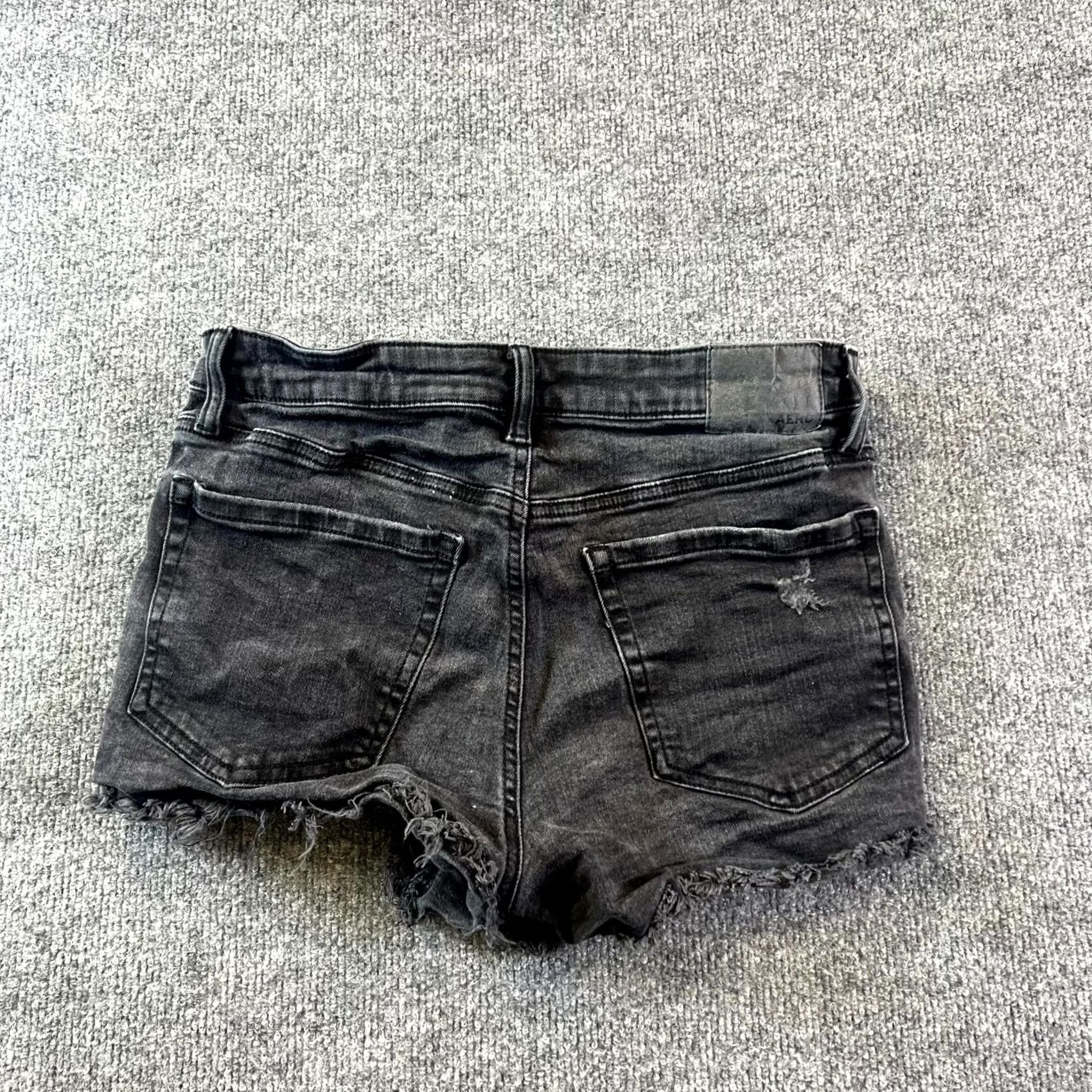 Vintage Aéropostale Shorts Womens 10 Gray Denim Distressed Raw Hem High Rise Casual 5-Pocket Shorts Size 32" / US 10 / IT 46 - 2 Thumbnail