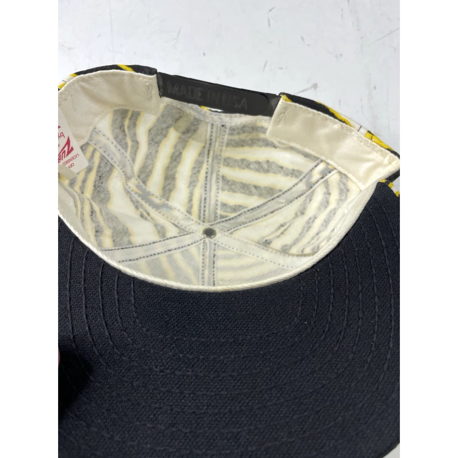 Vintage VINTAGE Army Westpoint Knights Zubaz AJD Snapback Hat Cap | Adjustable | Black & Yellow | Men | Snapback | Army Theme Size ONE SIZE - 5 Thumbnail