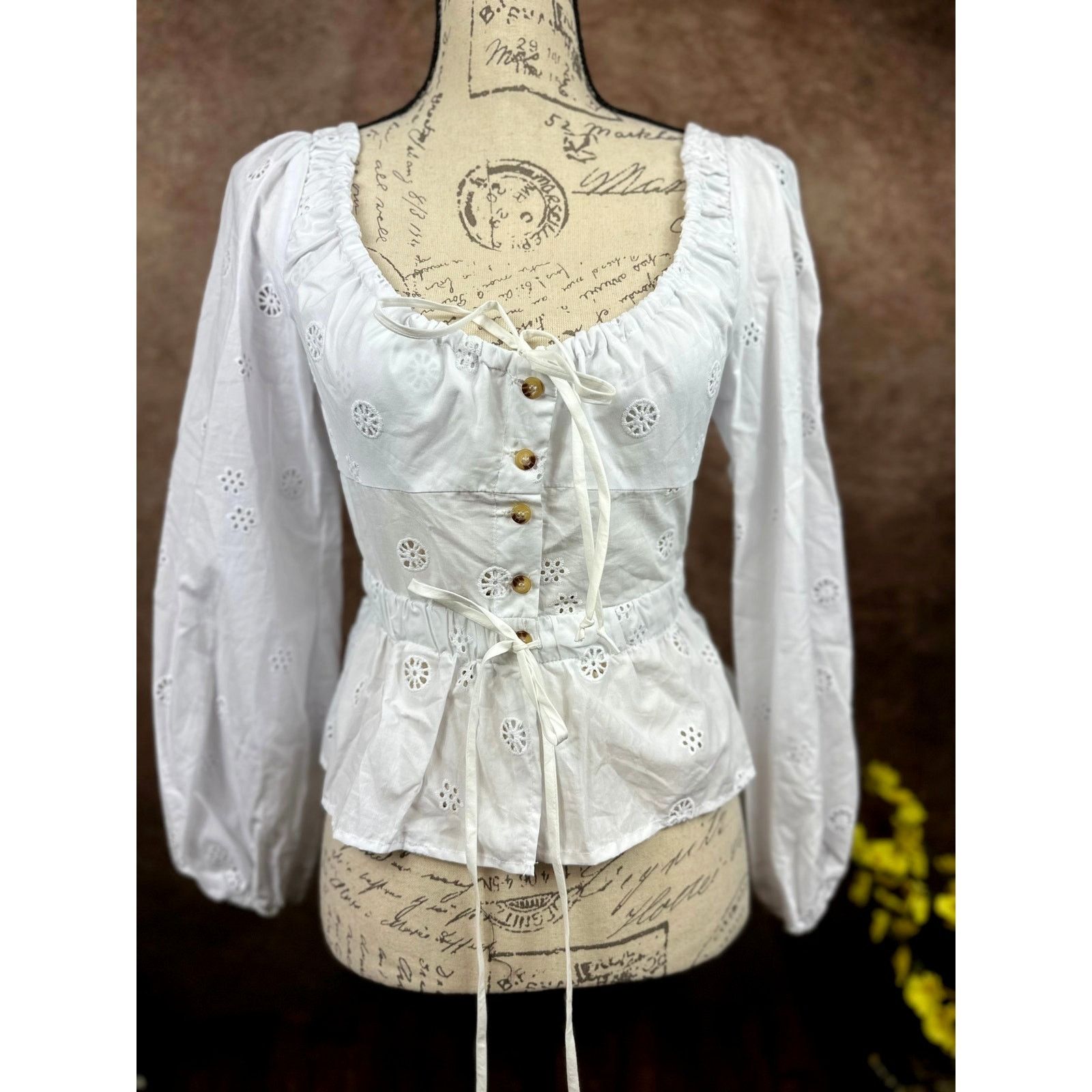 Ciao Lucia Ciao Lucia Olympia Eyelet Cut Out Detailed Top White size XS Size XS / US 0-2 / IT 36-38 - 2 Thumbnail