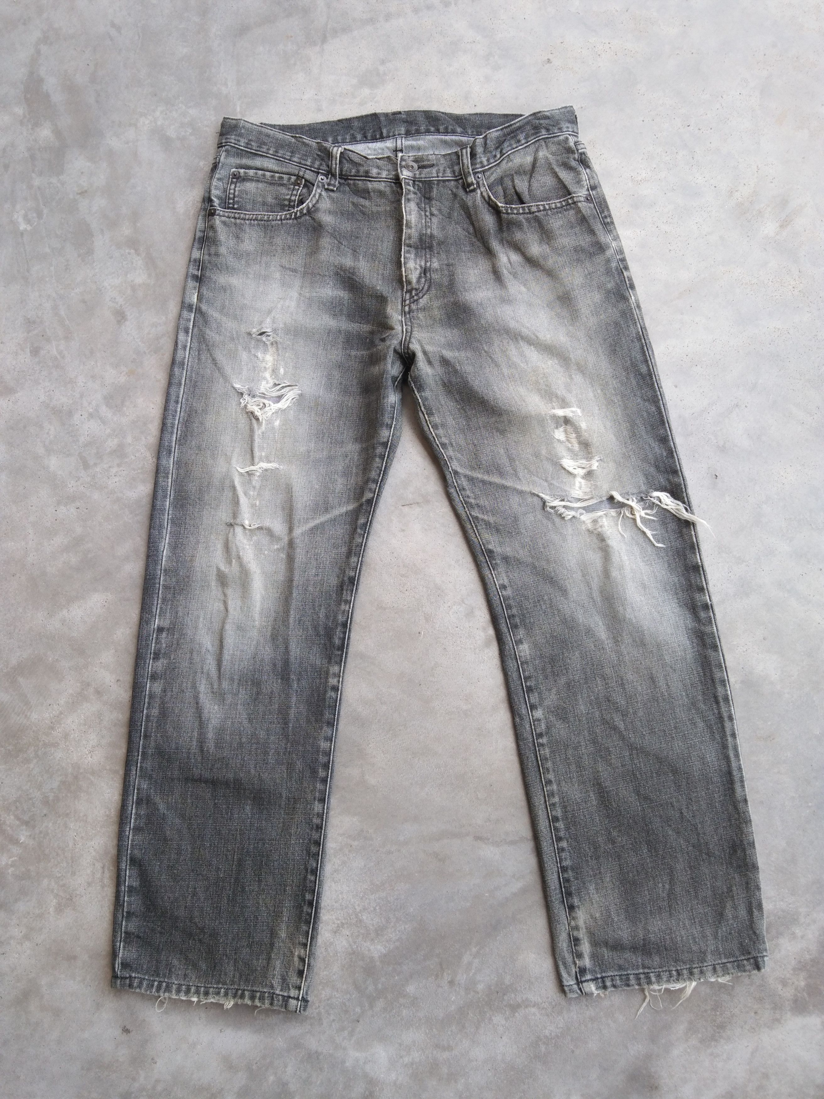Japanese Brand Vintage Smoke Grey Uniqlo Distressed Jeans 34x30 Size US 34 / EU 50 - 1 Thumbnail