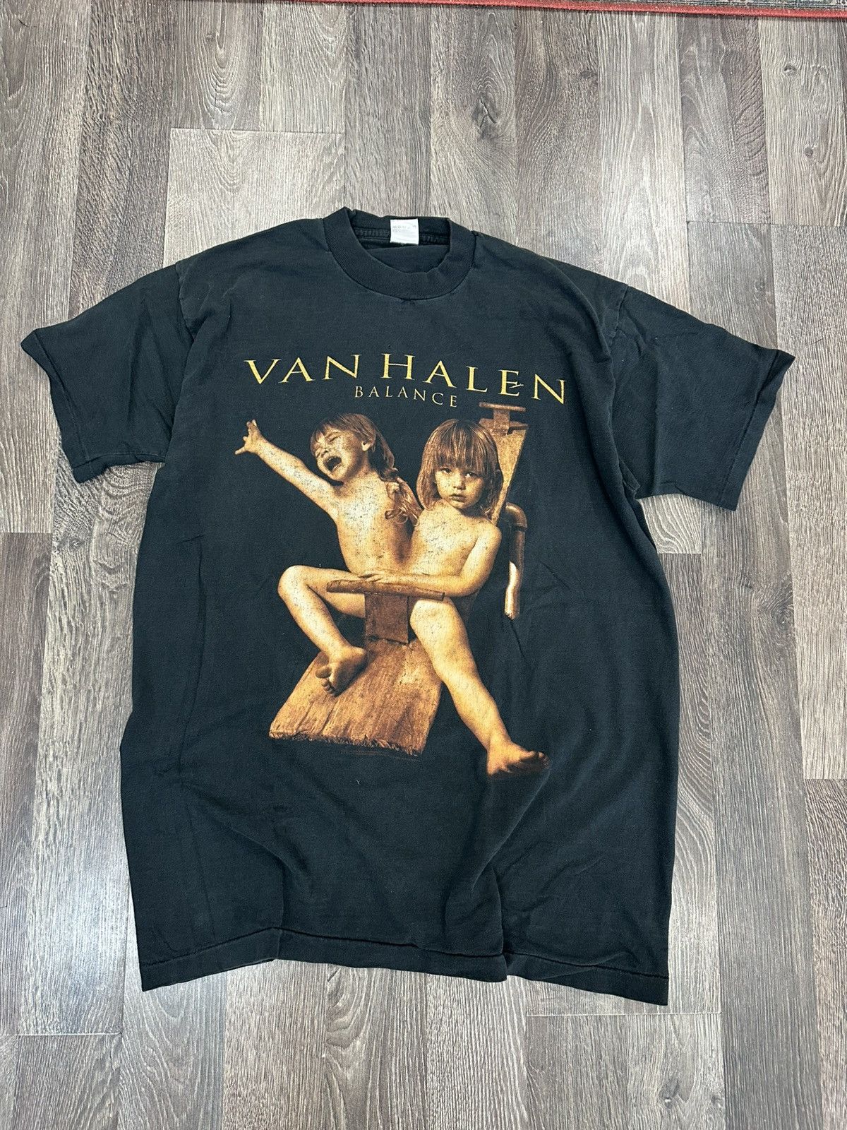 Band Tees Vintage Van halen balance tour 1995 t shirt Size US XL / EU 56 / 4 - 1 Thumbnail