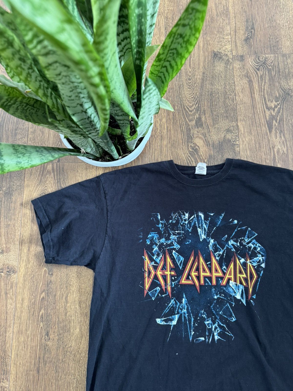 Def Leppard Def Leppard Fruit of the Loom Tour 2015 vintage t shirt tee Size US XL / EU 56 / 4 - 2 Thumbnail
