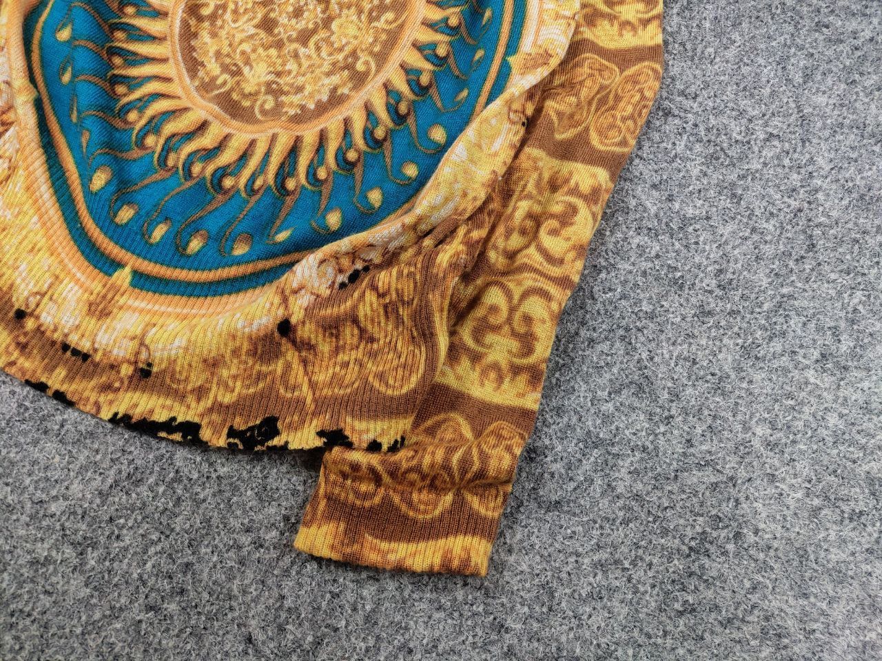 Dolce & Gabbana Vintage Dolce Gabbana Gold Art Wool Pullover long sleeve Size S / US 4 / IT 40 - 5 Thumbnail