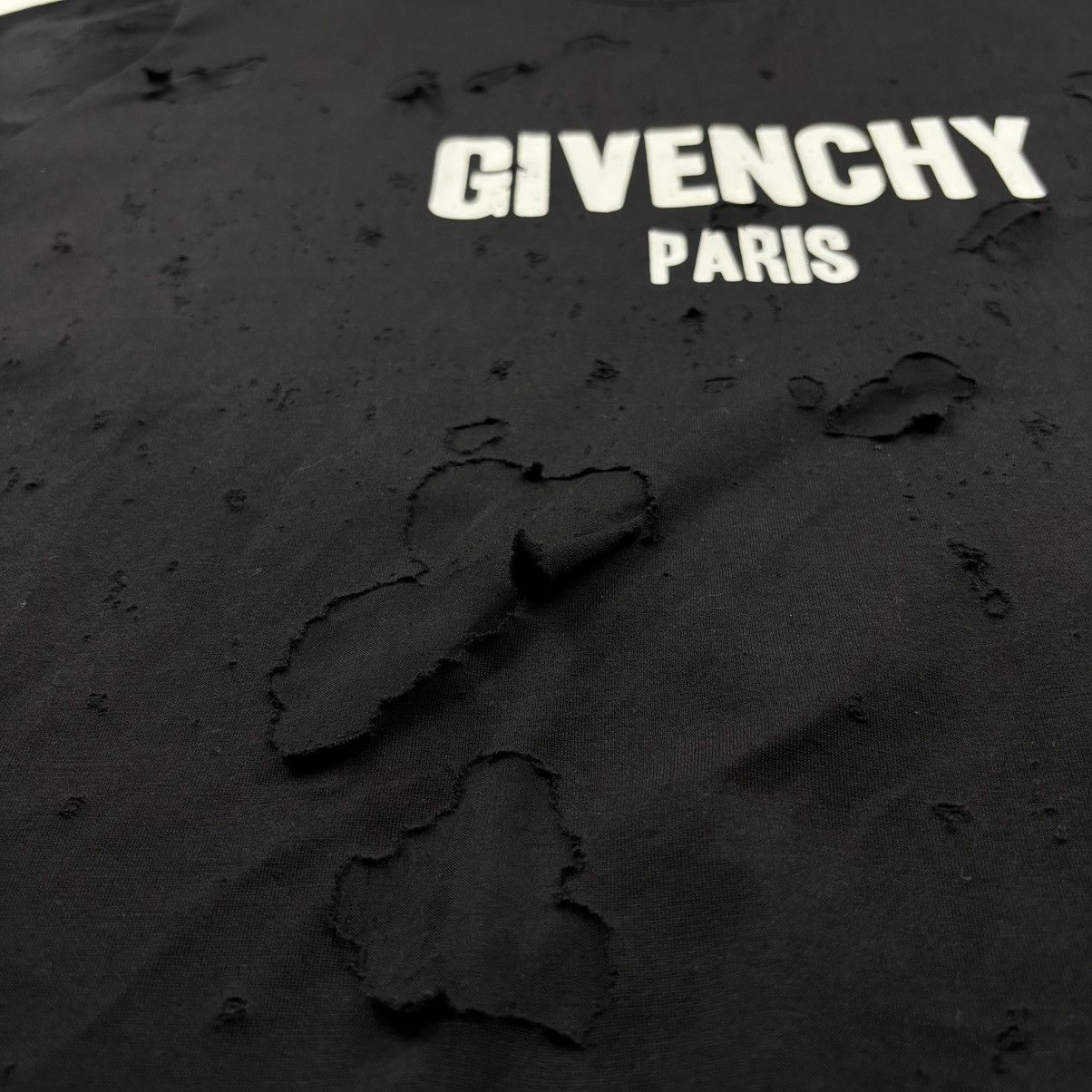 Givenchy Givenchy Destroyed Logo Shirt Size US M / EU 48-50 / 2 - 5 Thumbnail