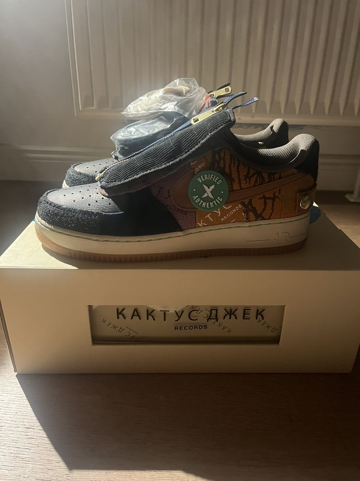 Nike × Travis Scott Nike Air Force 1 Low Travis Scott „Cactus Jack“ Size US 10.5 / EU 43-44 - 3 Thumbnail