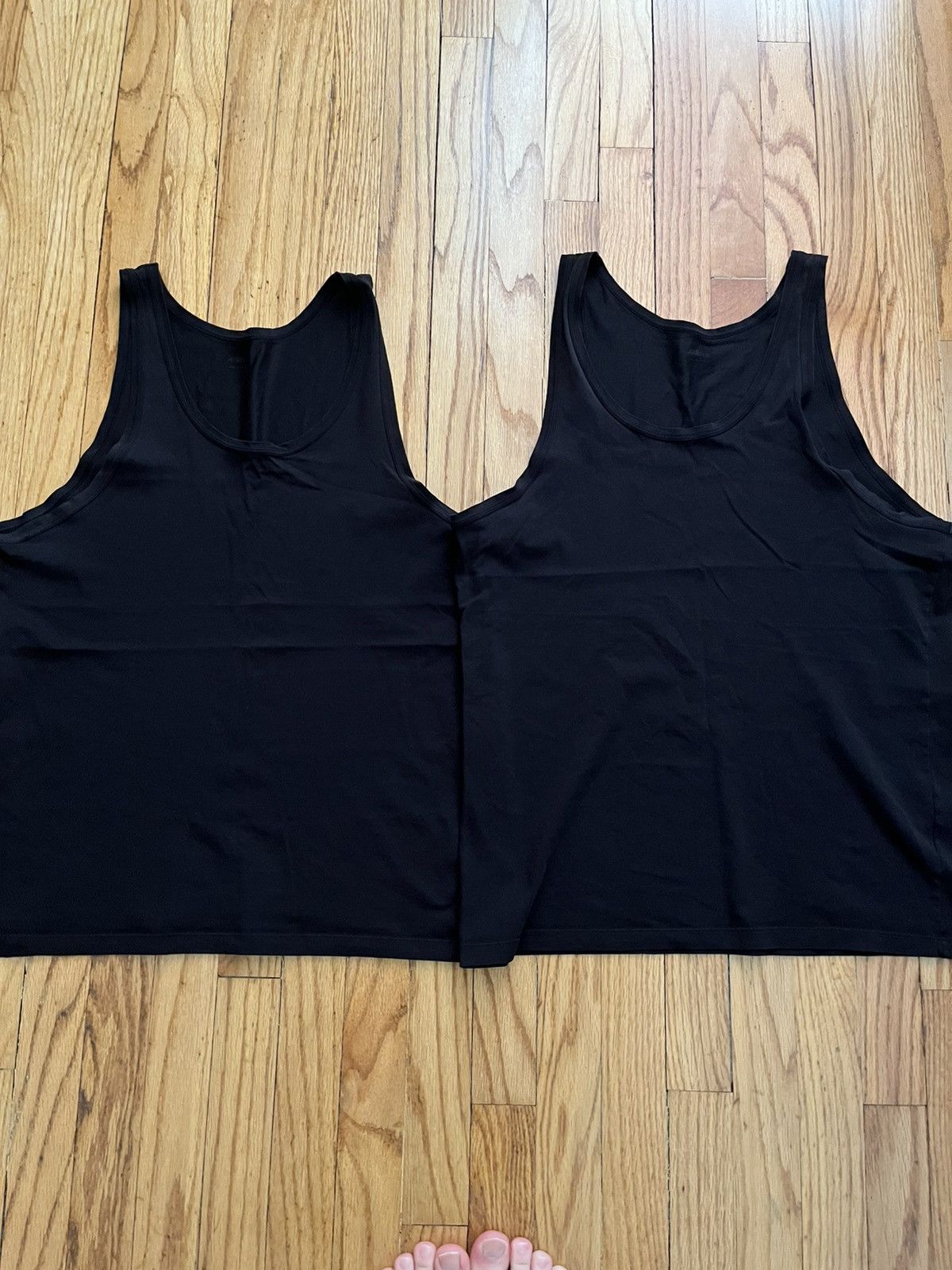 Uniqlo uniqlo airism tank tops size large x2 Size US L / EU 52-54 / 3 - 1 Thumbnail