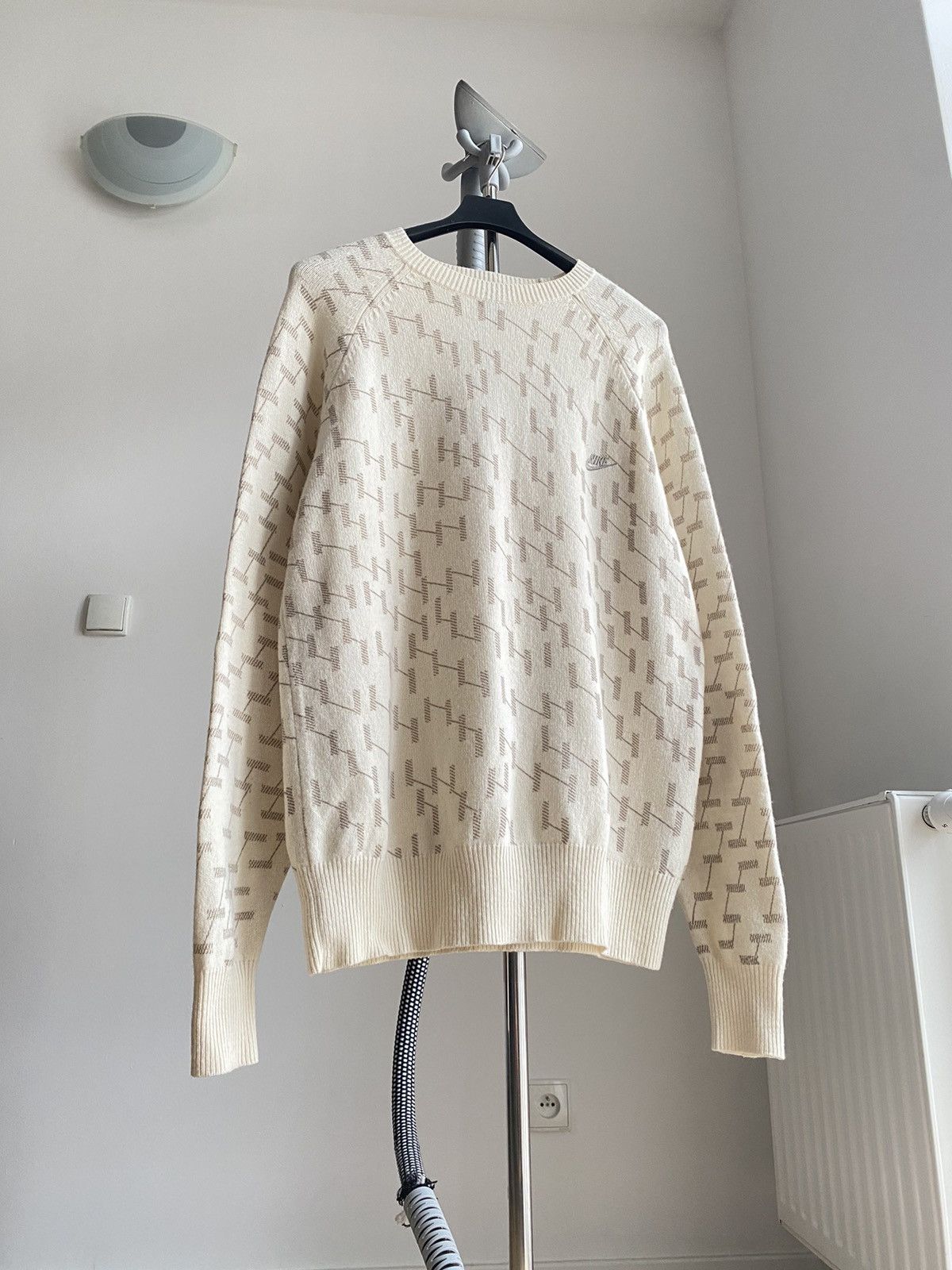Nike Vintage Nike Wool Cozy Sweater Cream Size US L / EU 52-54 / 3 - 4 Thumbnail