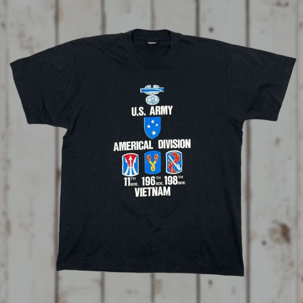 Vintage VINTAGE Army Americal Division Vietnam T Shirt Screen Stars Mens Large Crew Neck Short Sleeve Black Knit 80s - Military Graphic Print Size US L / EU 52-54 / 3 - 1 Thumbnail