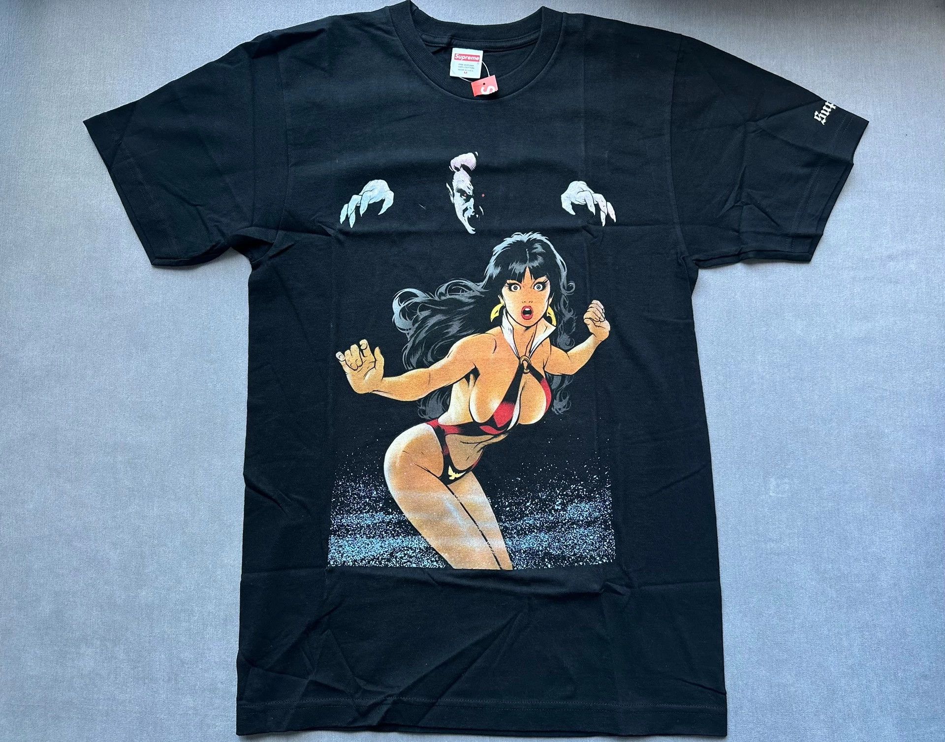 Supreme Supreme Vampirella S/S Tee Black M New w/ Tags Size US M / EU 48-50 / 2 - 1 Thumbnail