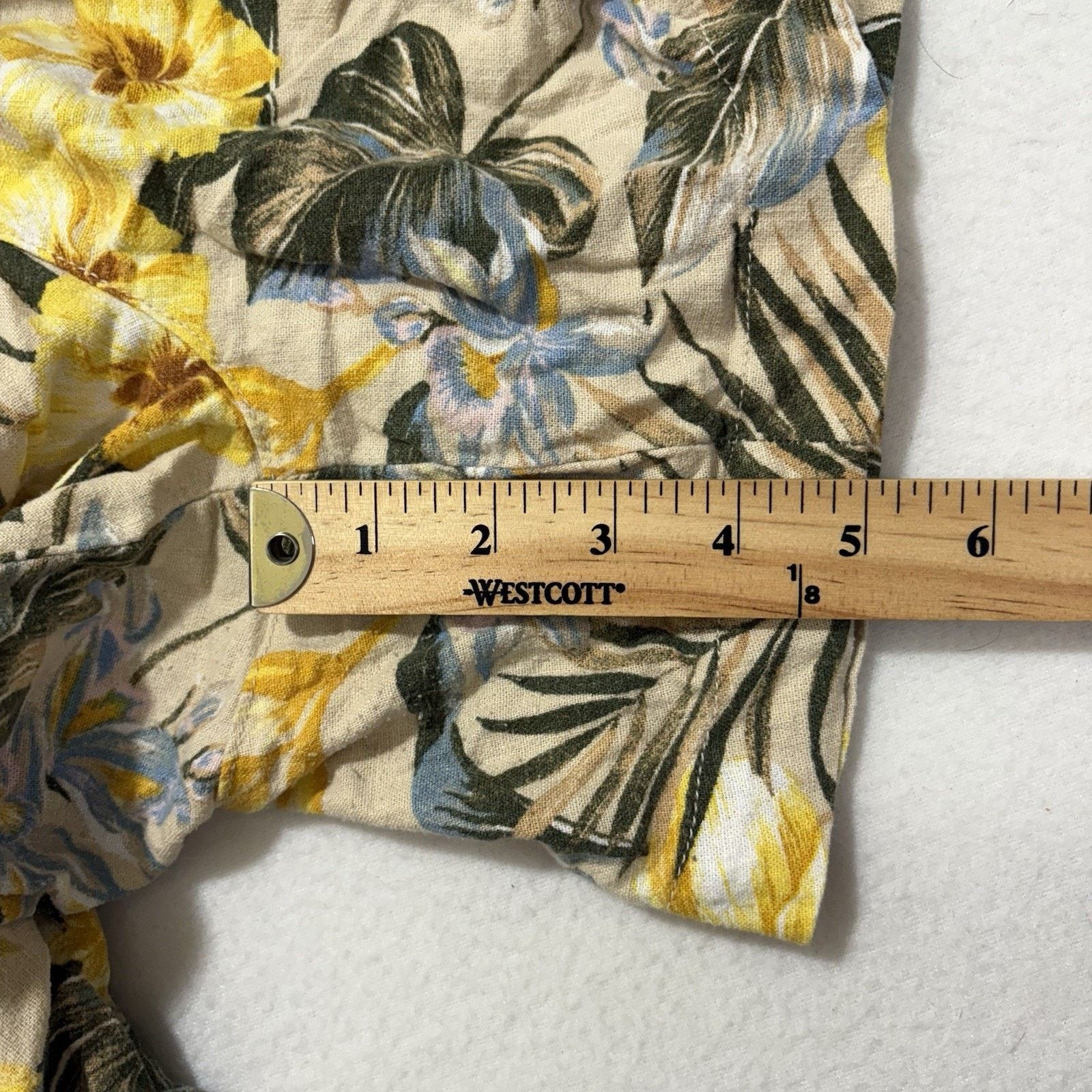 Old Navy Old Navy 20 Everyday Shorts 5" Inseam Yellow Hawaiian Floral Size 42" / US 20 - 10 Thumbnail