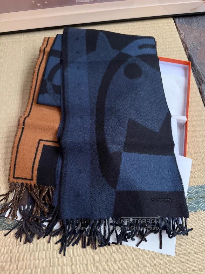 Hermes Hermes Cashmere Scarf with Double Fringe Size ONE SIZE - 1 Thumbnail