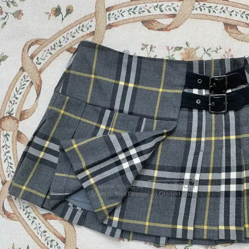 Burberry Burberry Gray Wool Plaid Mini Skirt. Size 23" - 4 Thumbnail