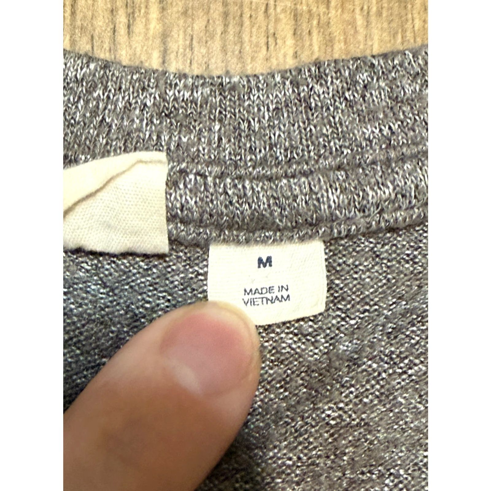 Gap GAP Shirt Women's Medium Gray V-Neck Long Sleeve Shirt Size M / US 6-8 / IT 42-44 - 6 Thumbnail
