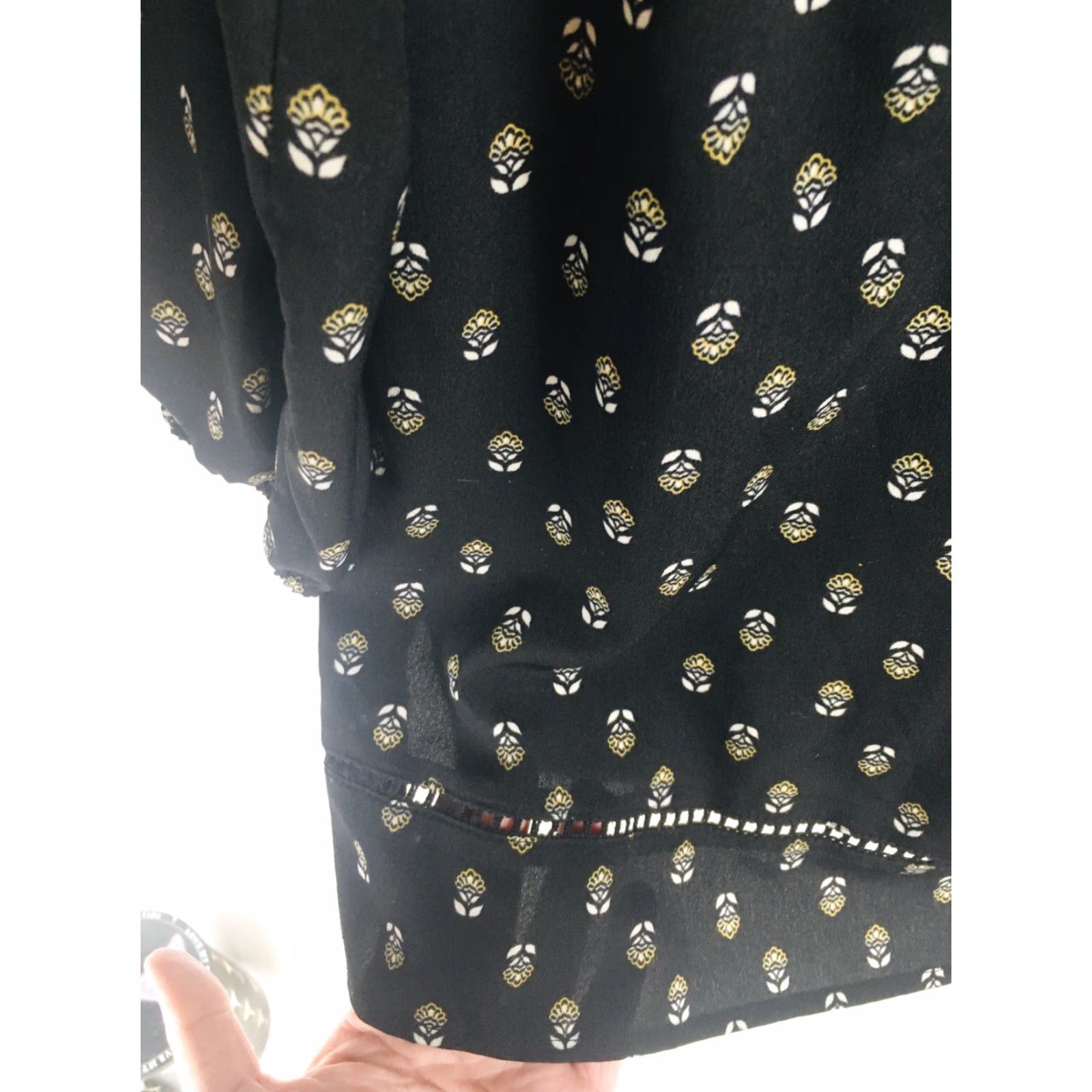 Vera Wang Vera Wang Princess Shirt Womens Small Black Sheer Floral 3/4 Sleeve Peasant Tie V-Neck Blouse Size S / US 4 / IT 40 - 4 Thumbnail