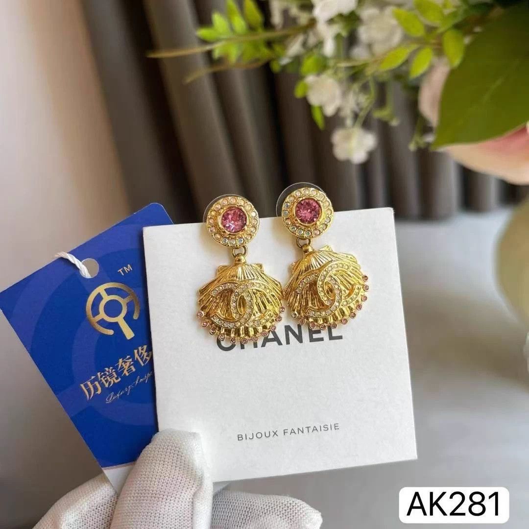 Chanel Chanel 23C Gold Shell Earrings Mint Auth AK281 Size ONE SIZE - 2 Thumbnail