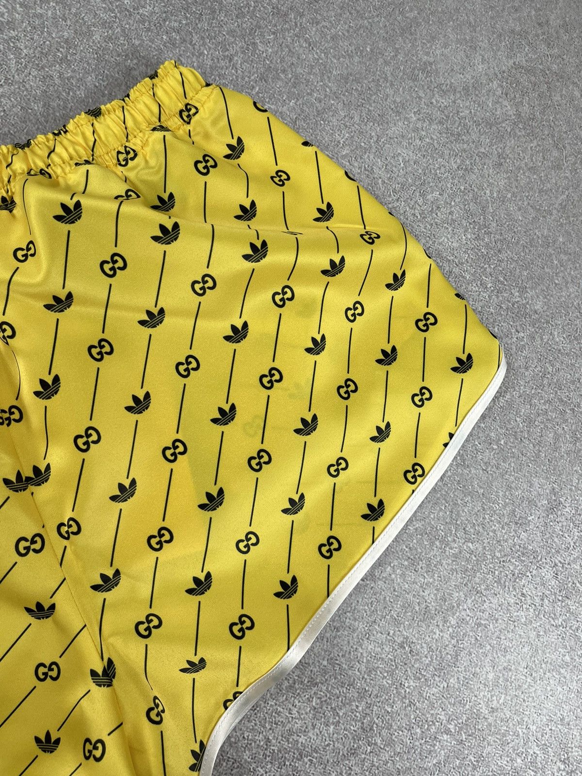 Adidas × Gucci Gucci x Adidas GG Full Logo Yellow/Black Shorts Size M Size 27" / US 4 / IT 40 - 13 Thumbnail